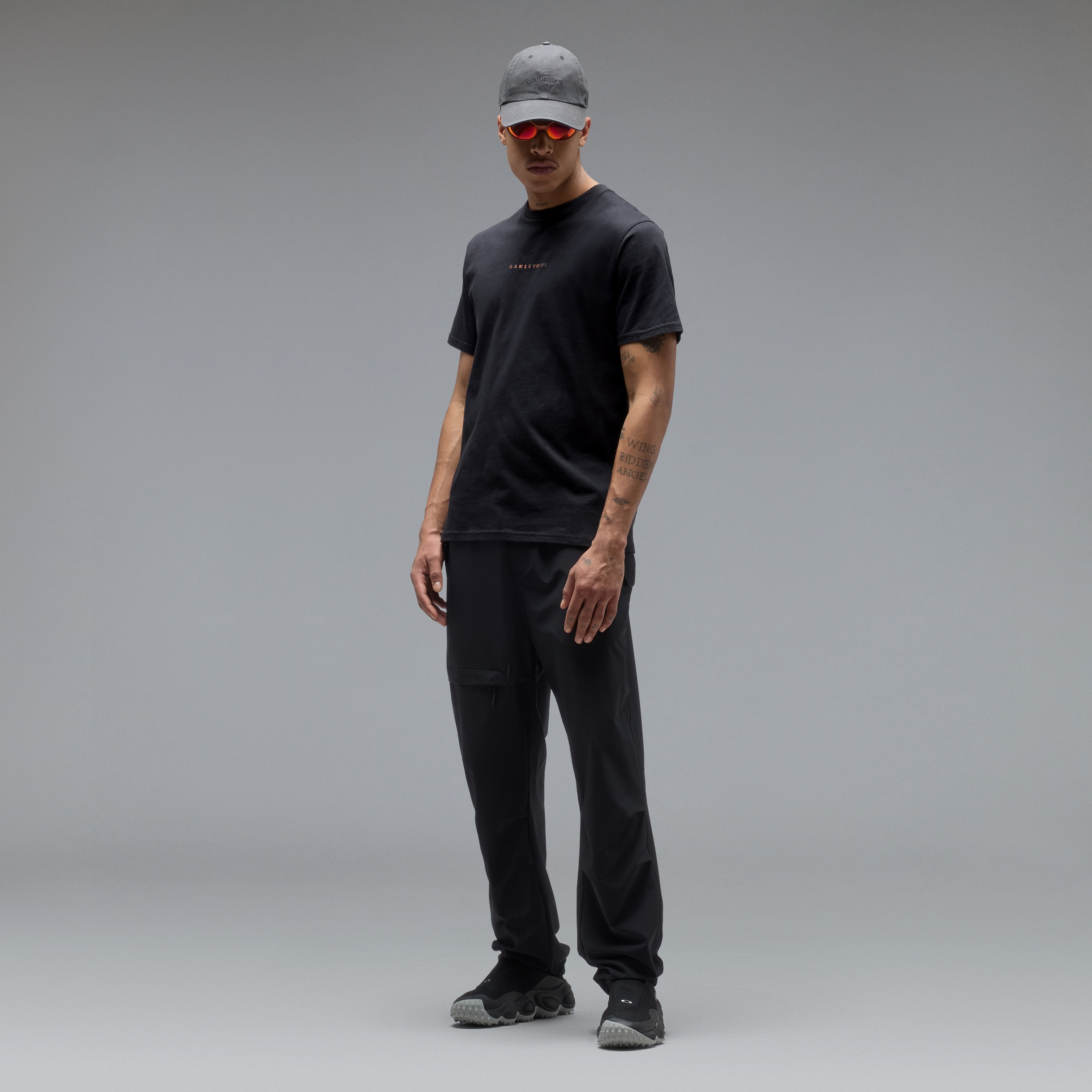Oakley Futurescape Logo Hibiscus Tee in Pitch Black | Oakley® JP