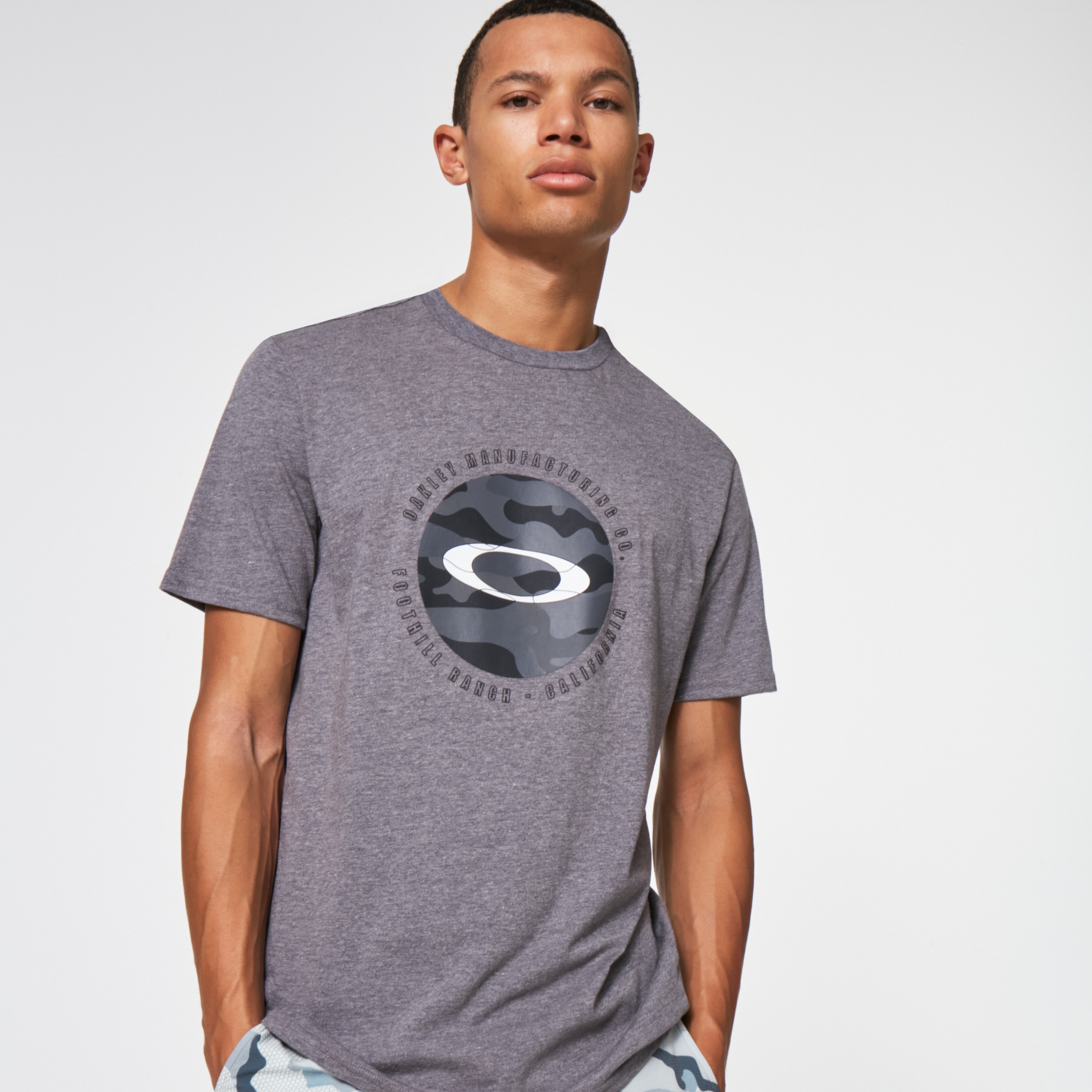 Oakley Camo Float Ellipse Tee - New Athletic Gray | Oakley® US