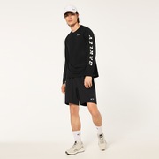 Slant Logo Print L/S Tee 8.0 - Blackout