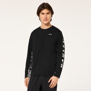 Slant Logo Print L/S Tee 8.0 - Blackout