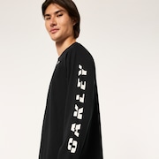 Slant Logo Print L/S Tee 8.0 - Blackout
