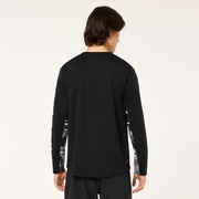 Slant Logo Print L/S Tee 8.0 - Blackout