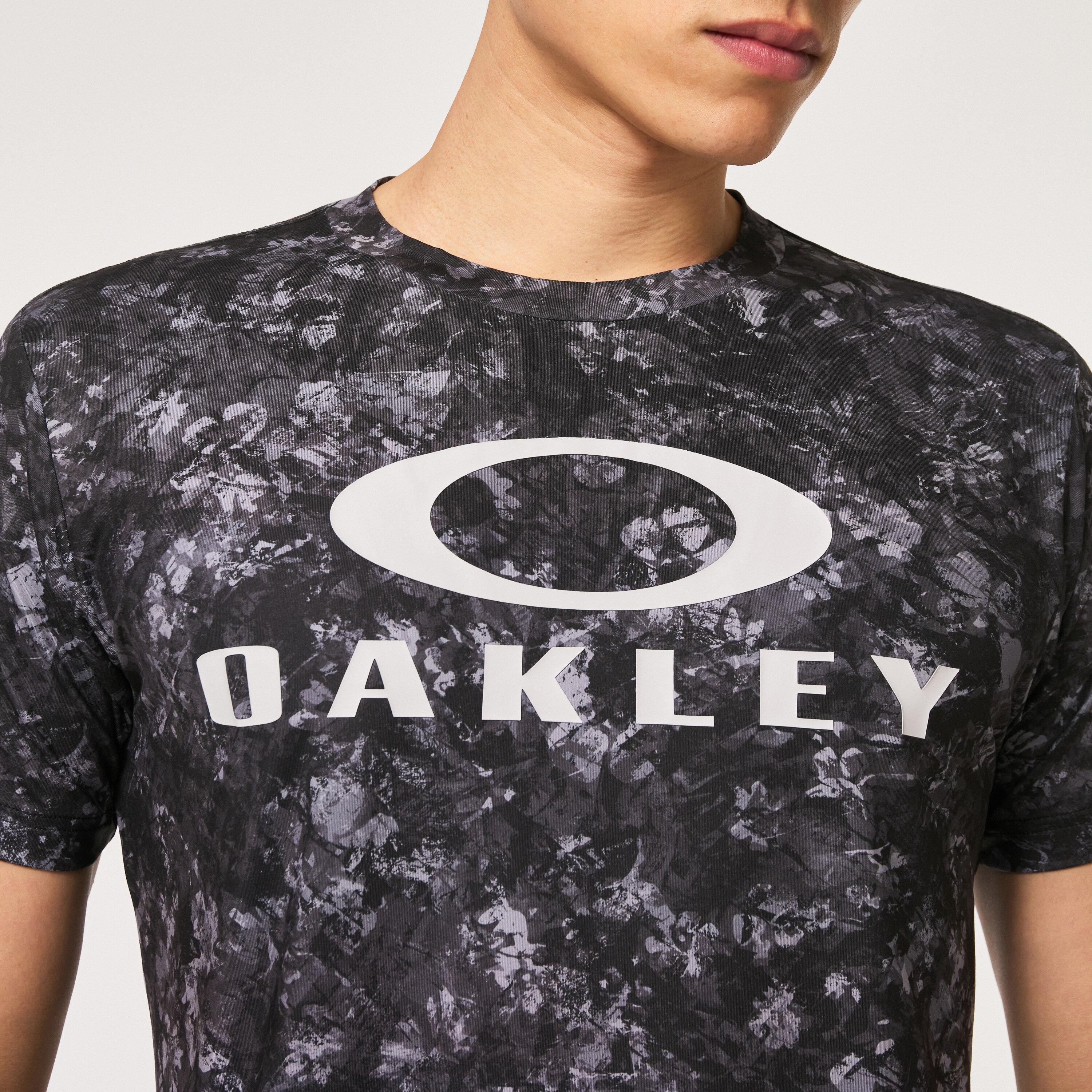 Oakely Graphics オークリー Enhance Qd SS Tee Graphic Evo 2.0 Black Print | オークリー公式ストア 日本