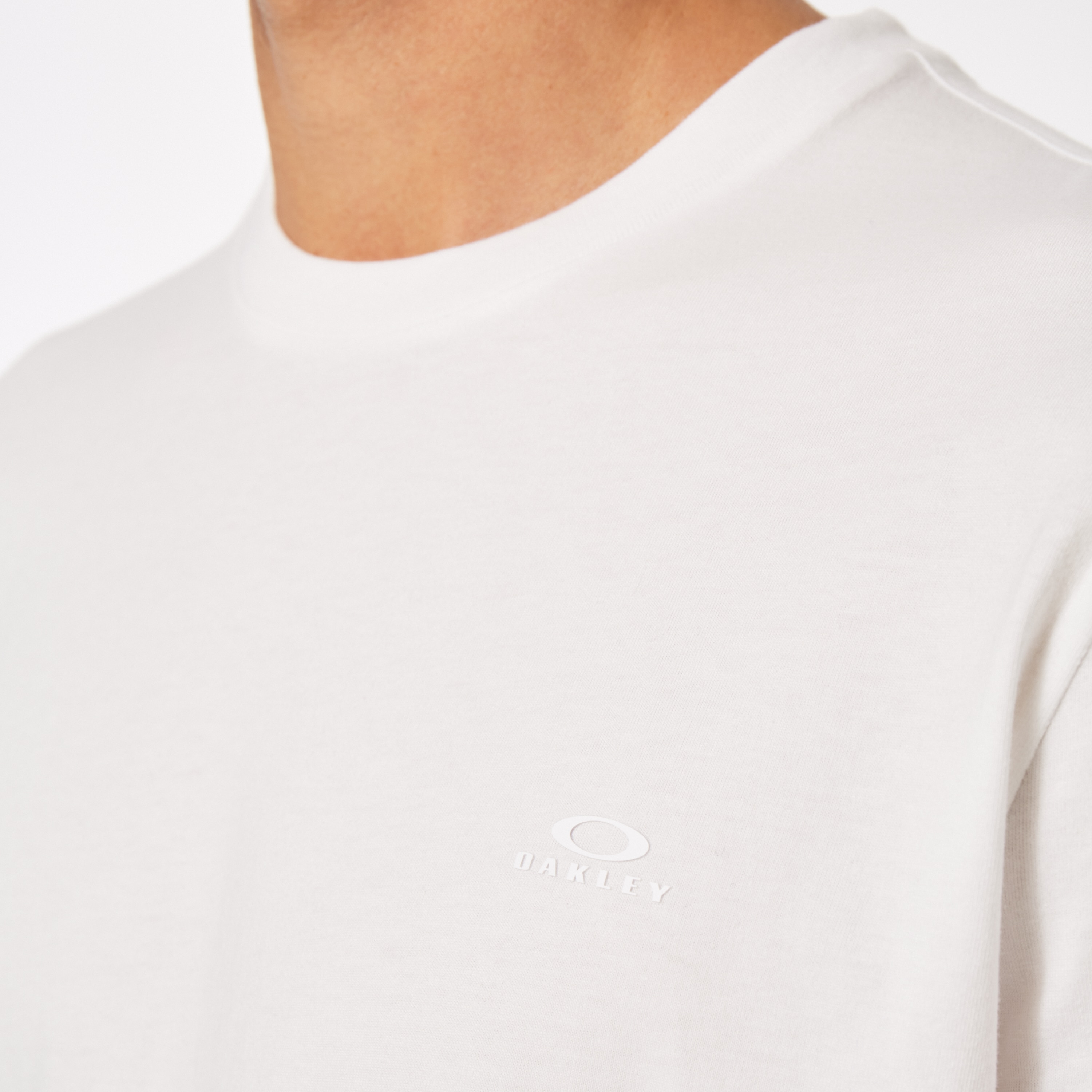 Oakley ホワイト Tシャツ Sサイズ FOA405712__100_omfr1.png?
