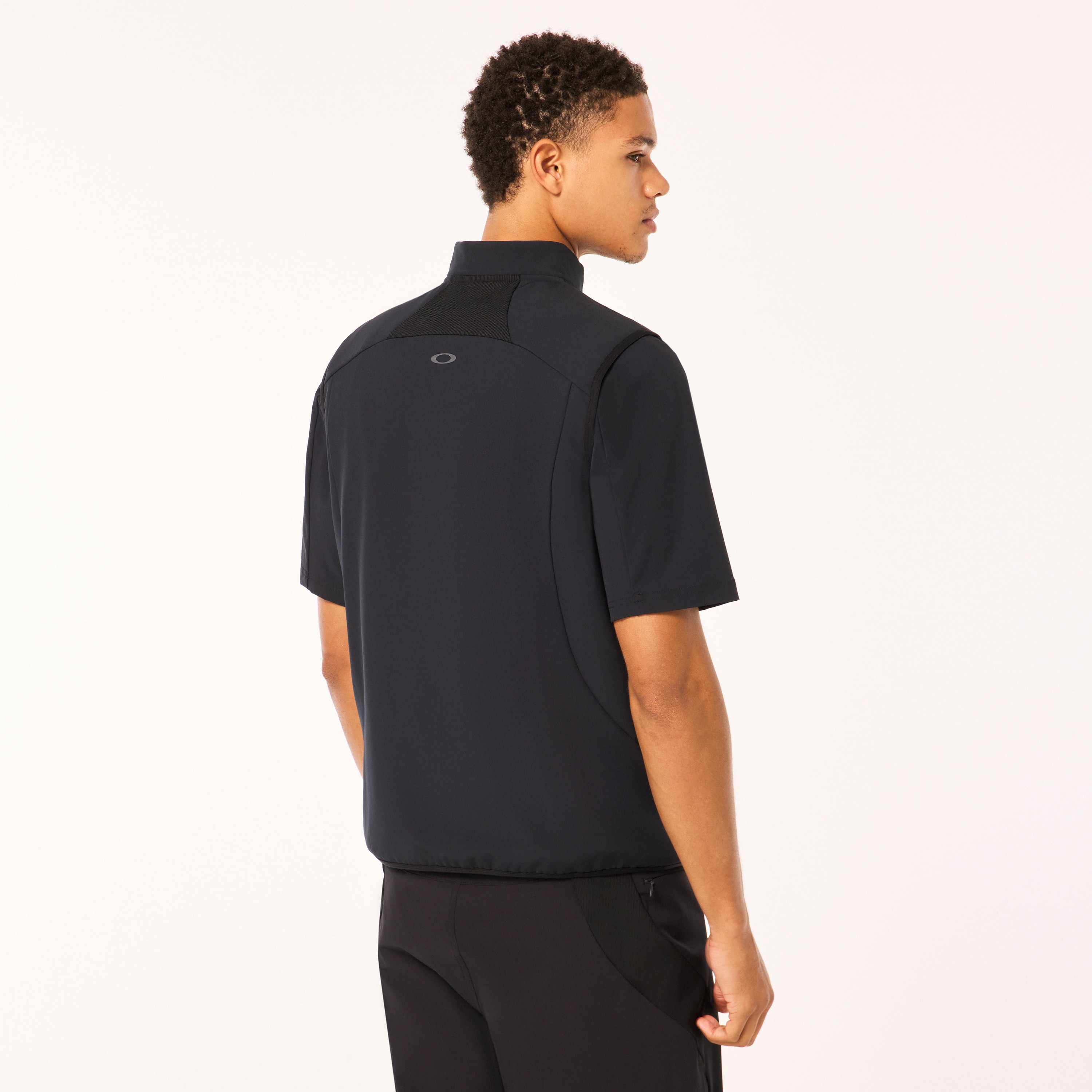 <OAKLEY> LATITUDE ARC ベスト Oakley Latitude Arc Vest - Blackout | Oakley® US