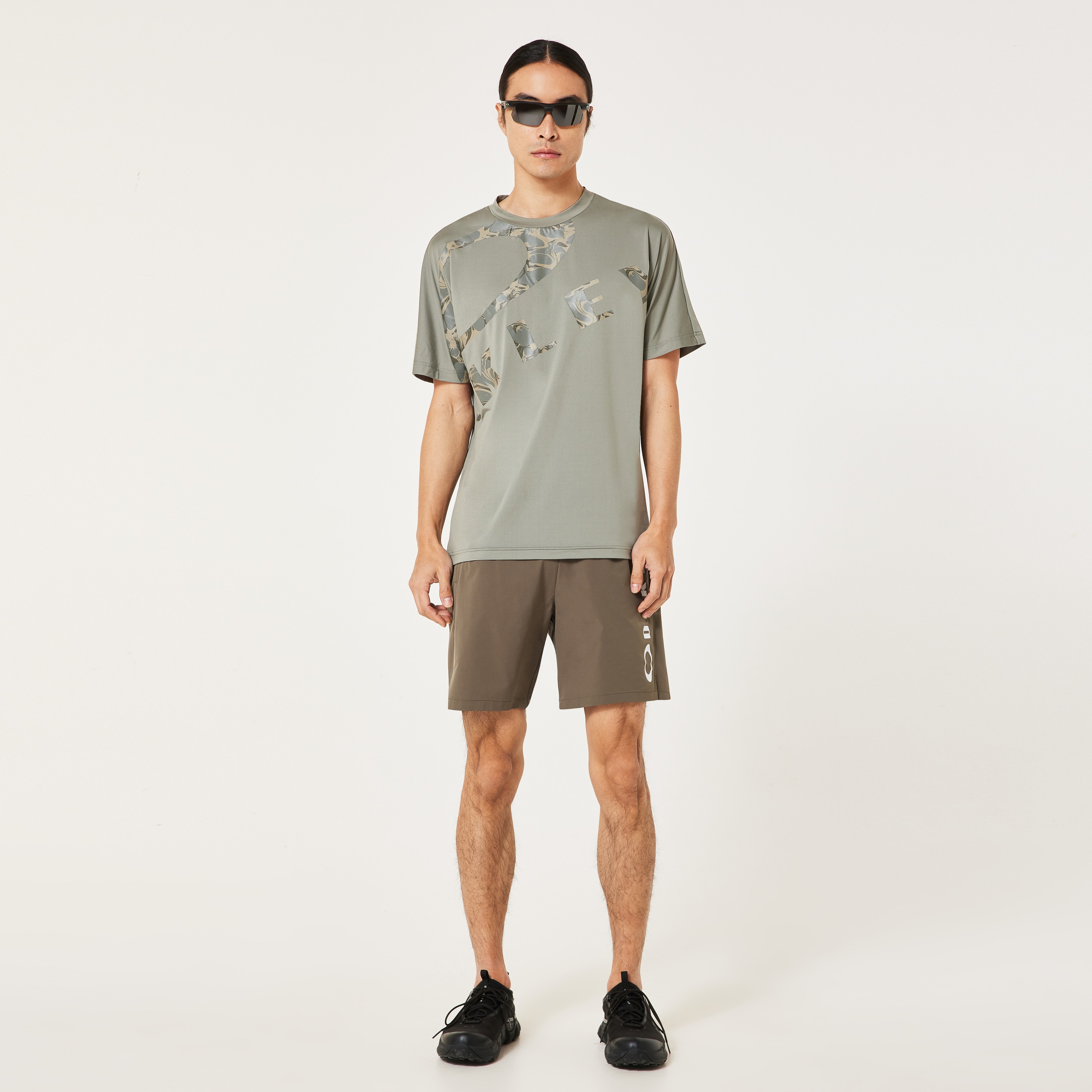 Oakley Enhance Woven Shorts 2.0 7.5Inch - Raven | Oakley® JP