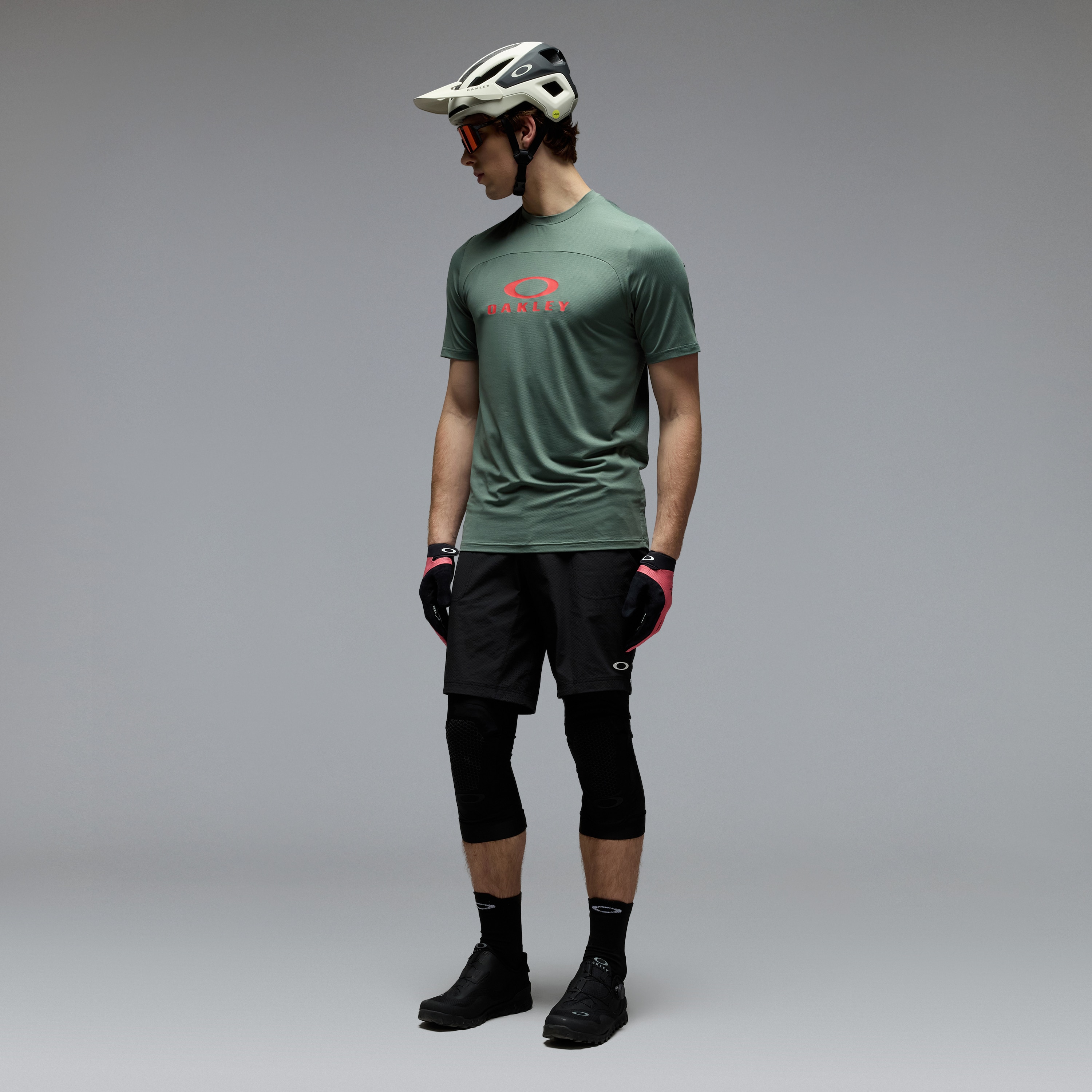 Oakley Men's Seeker Whip Short Size: