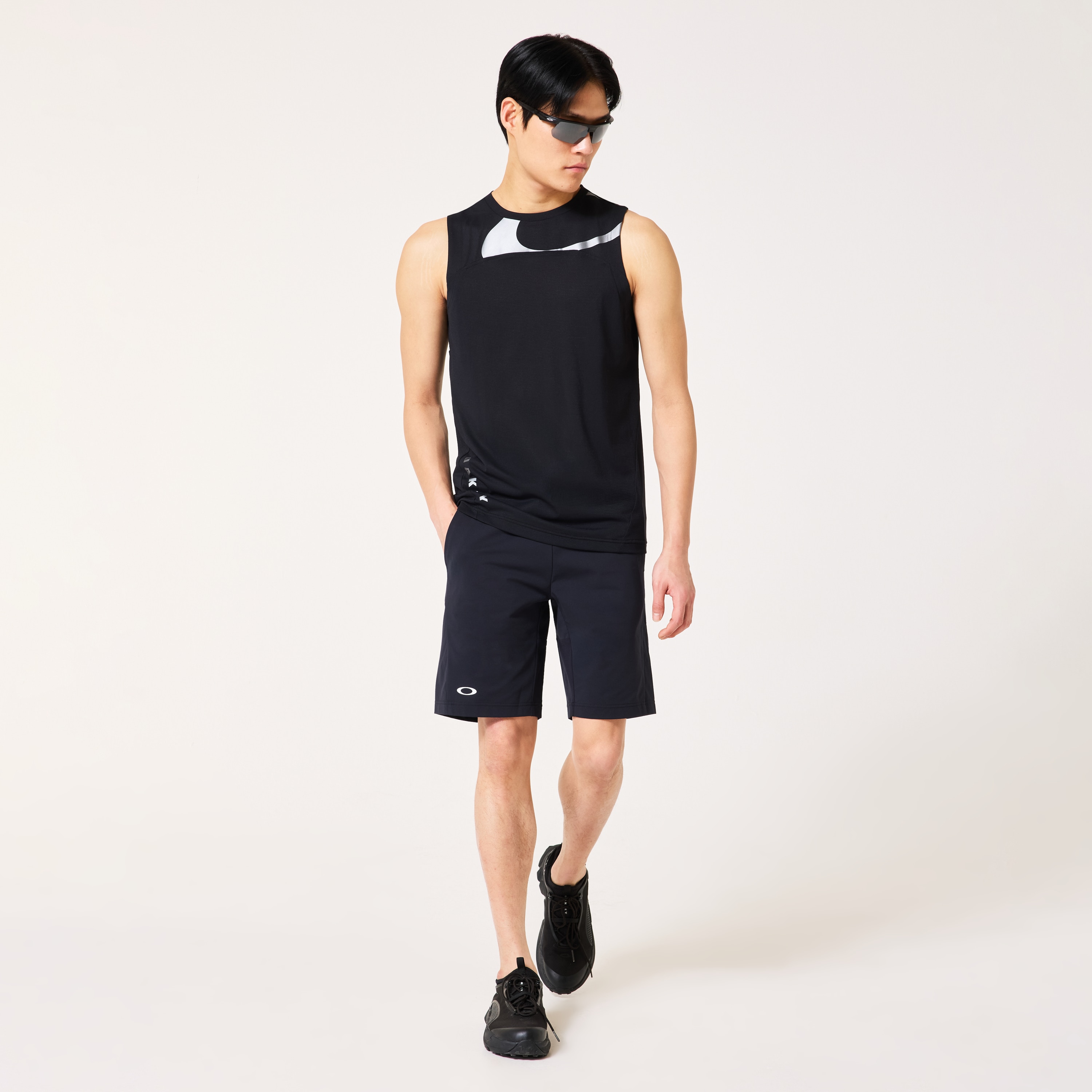 Oakley Enhance Tech Jersey Shorts 16.0 - Pitch Black | Oakley® 日本