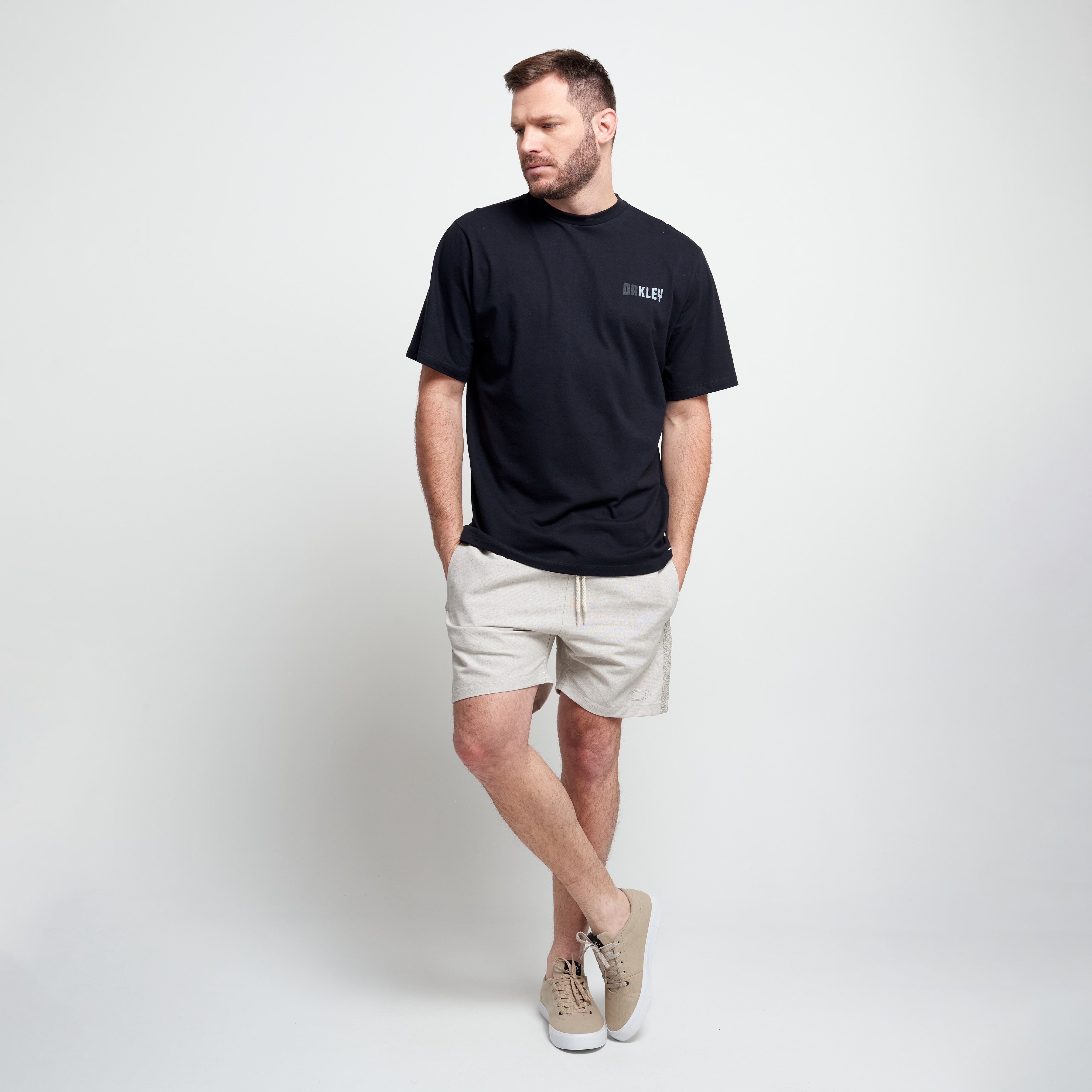 Oakley Vintage Outdoor Mountain Graphic Tee em Blackout | Oakley® BR