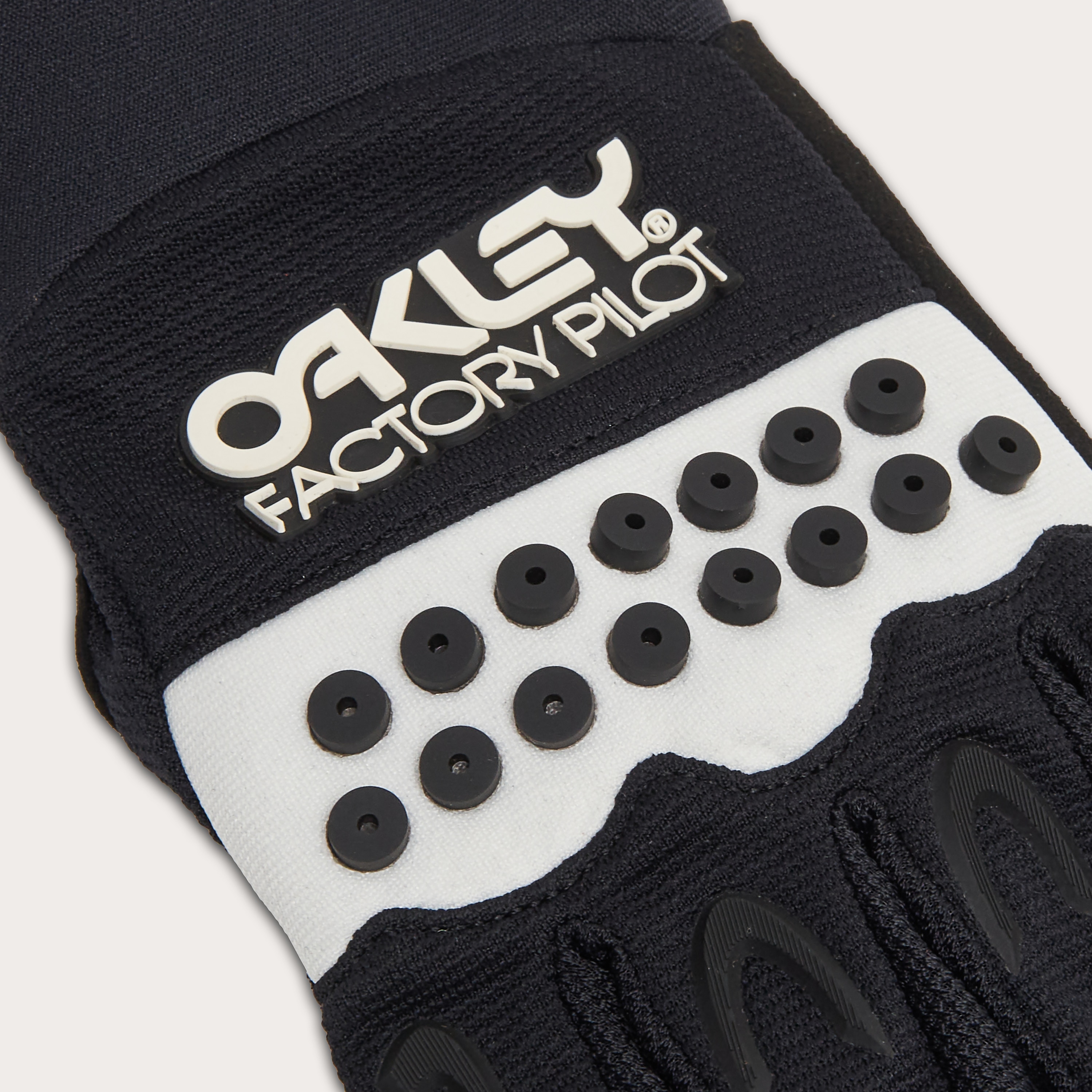 Oakley Switchback Mtb Glove 2.0 - Black/White | Oakley® US
