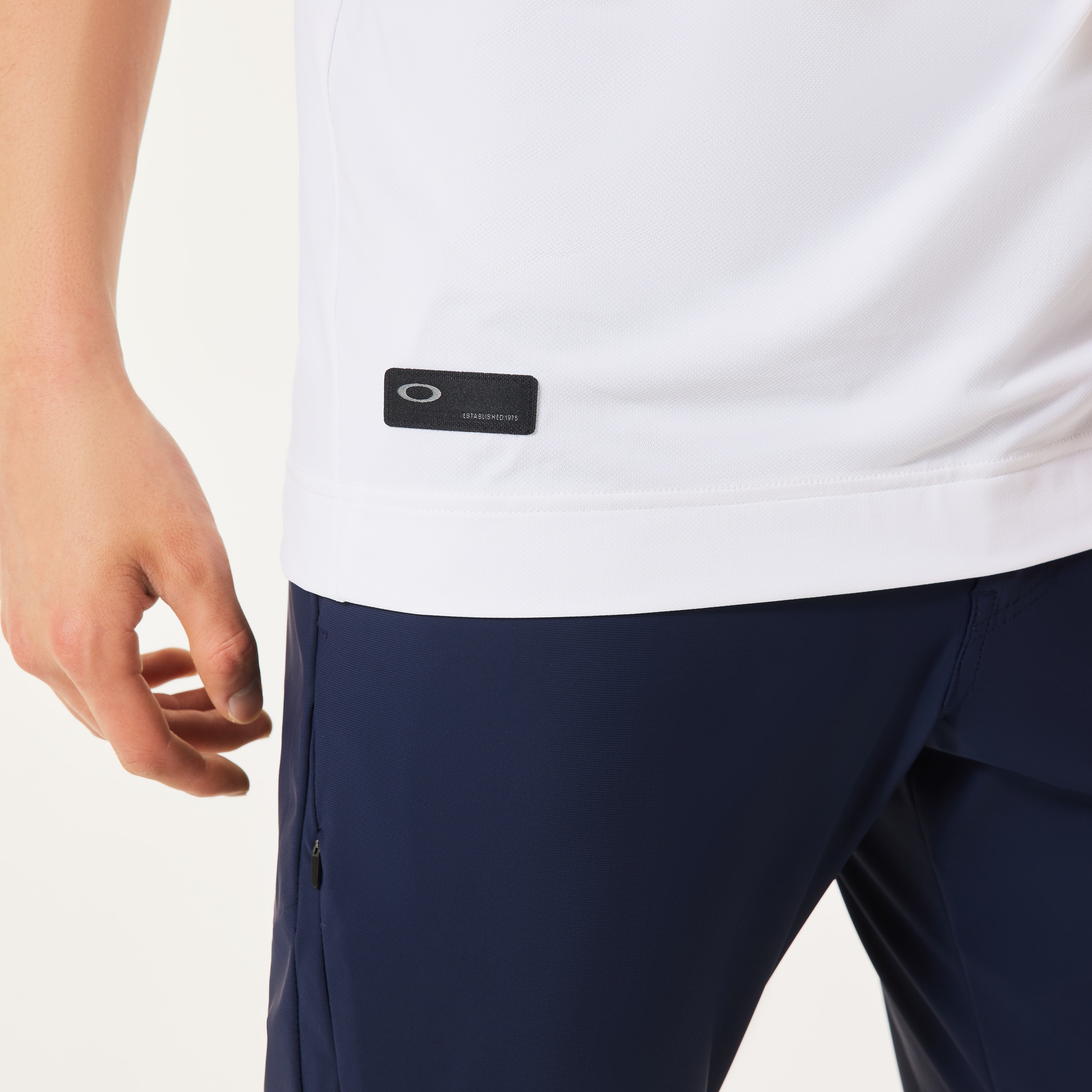 Oakley Skull Ideally Hybrid Zip Shirt - White | Oakley® US