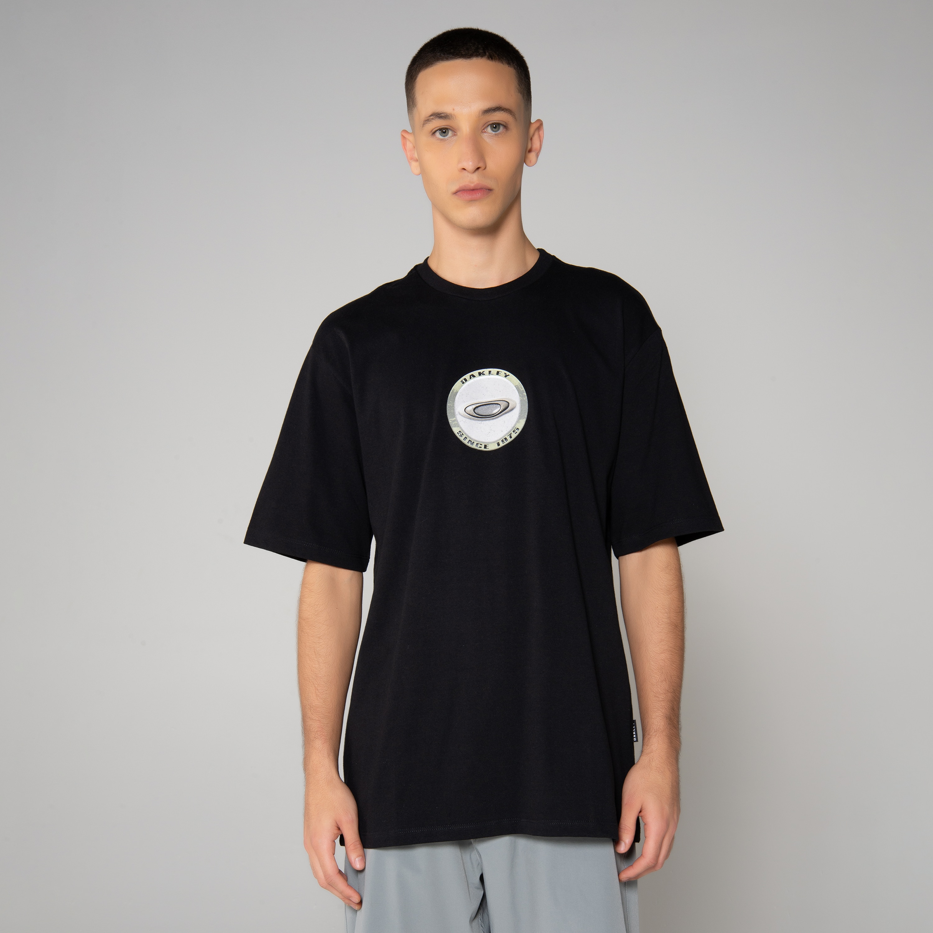 Oakley Camiseta Oakley Heritage Metal - Blackout | Oakley® BR