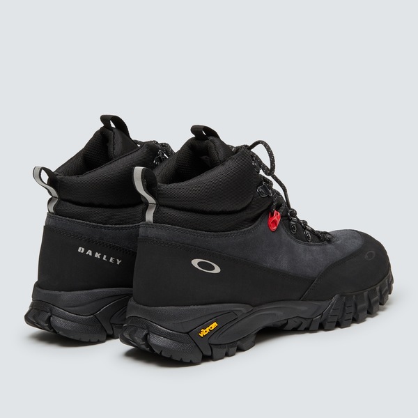 oakley vs nike boots