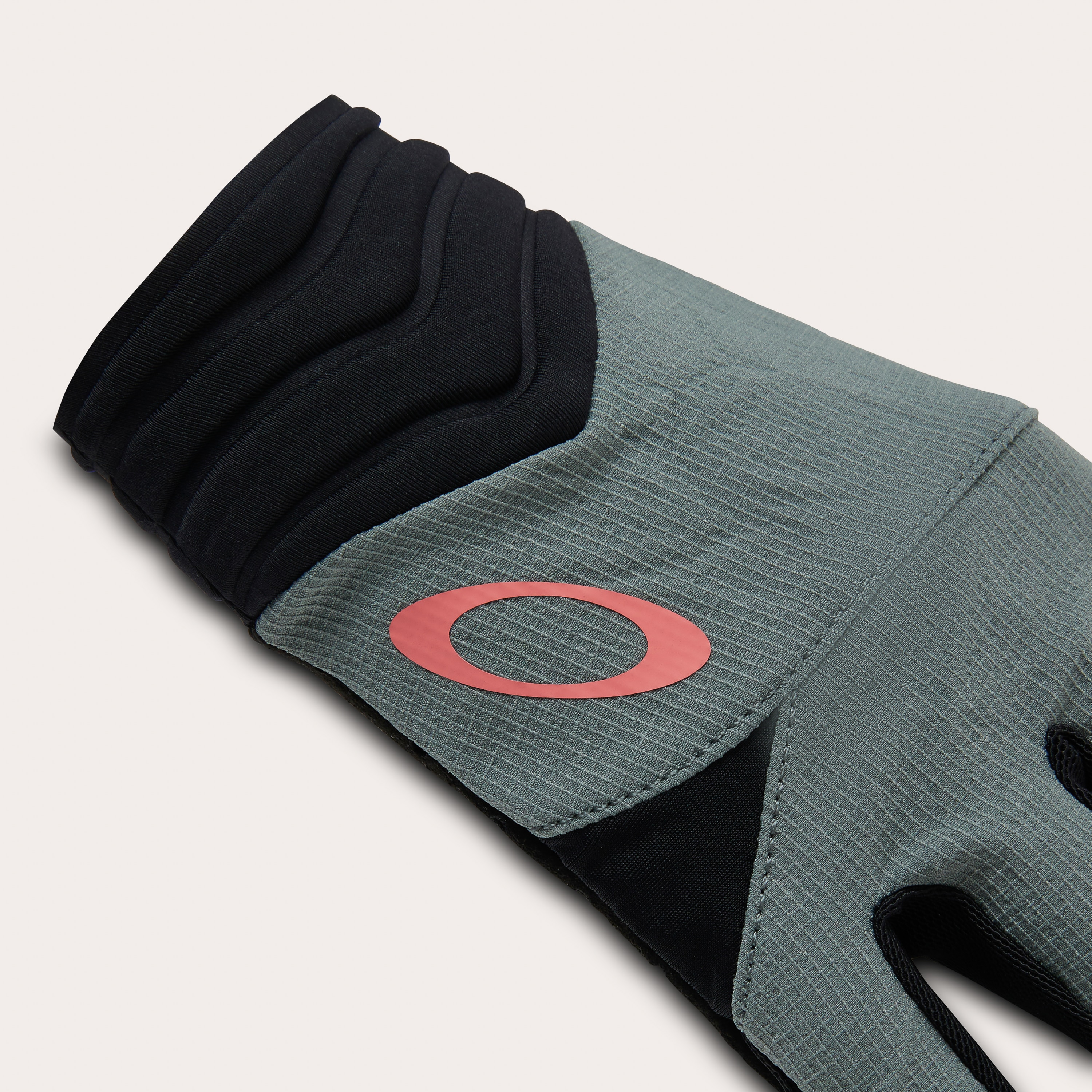 Oakley Seeker Flow Gloves in Cement | Oakley® US