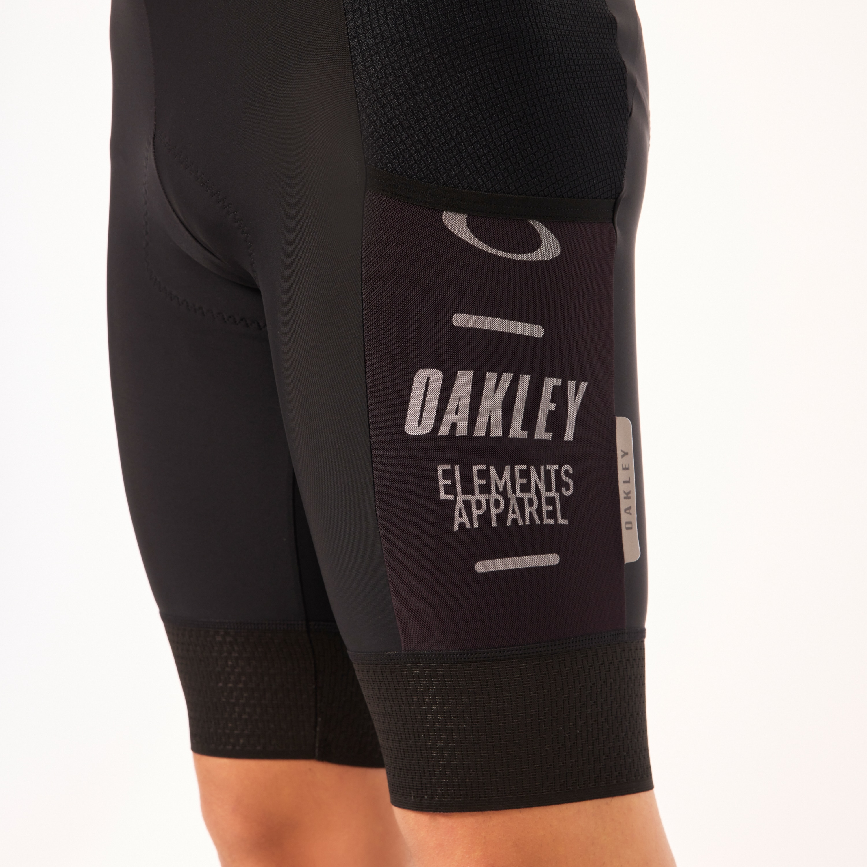 Oakley Off Grid Cargo Bib Short - Blackout | Oakley® US