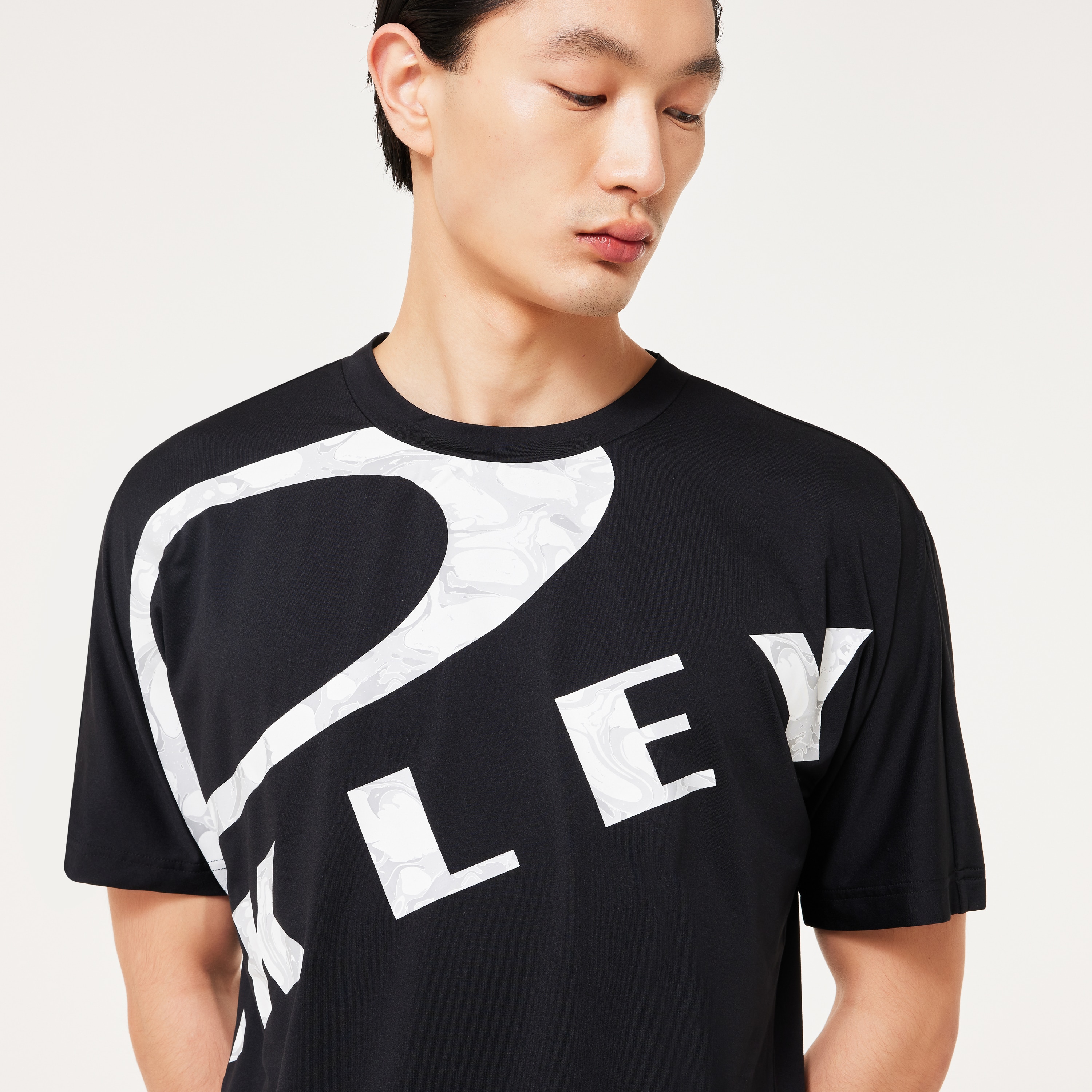 国内発送 Oakley Enhance Qdevo 半袖Tシャツ Bold 4.0 ブラック Oakley Enhance Qdevo Ss Tee Bold 4.0 - Blackout | Oakley® US