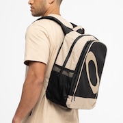 Mochila Oakley Navigate - New Khaki