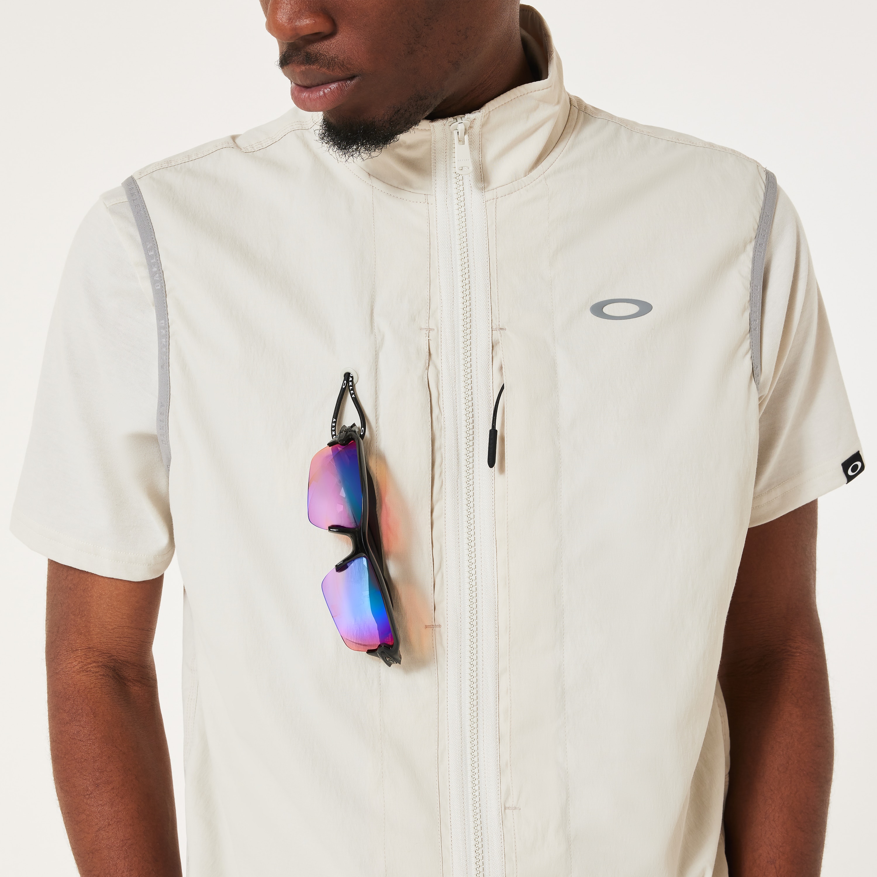 Oakley Driven Element Vest In Neutral