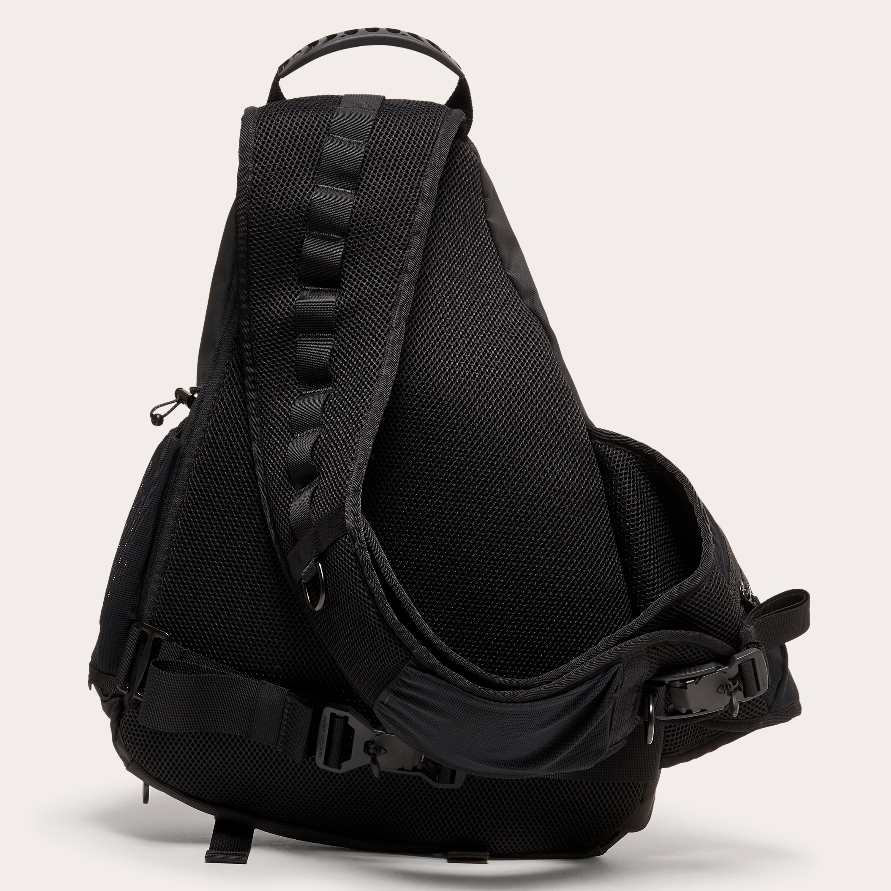 バッグ BLACK OAKLEY LATITUDE SLING PACK BAG Oakley Latitude Sling Pack - Blackout | Oakley® US