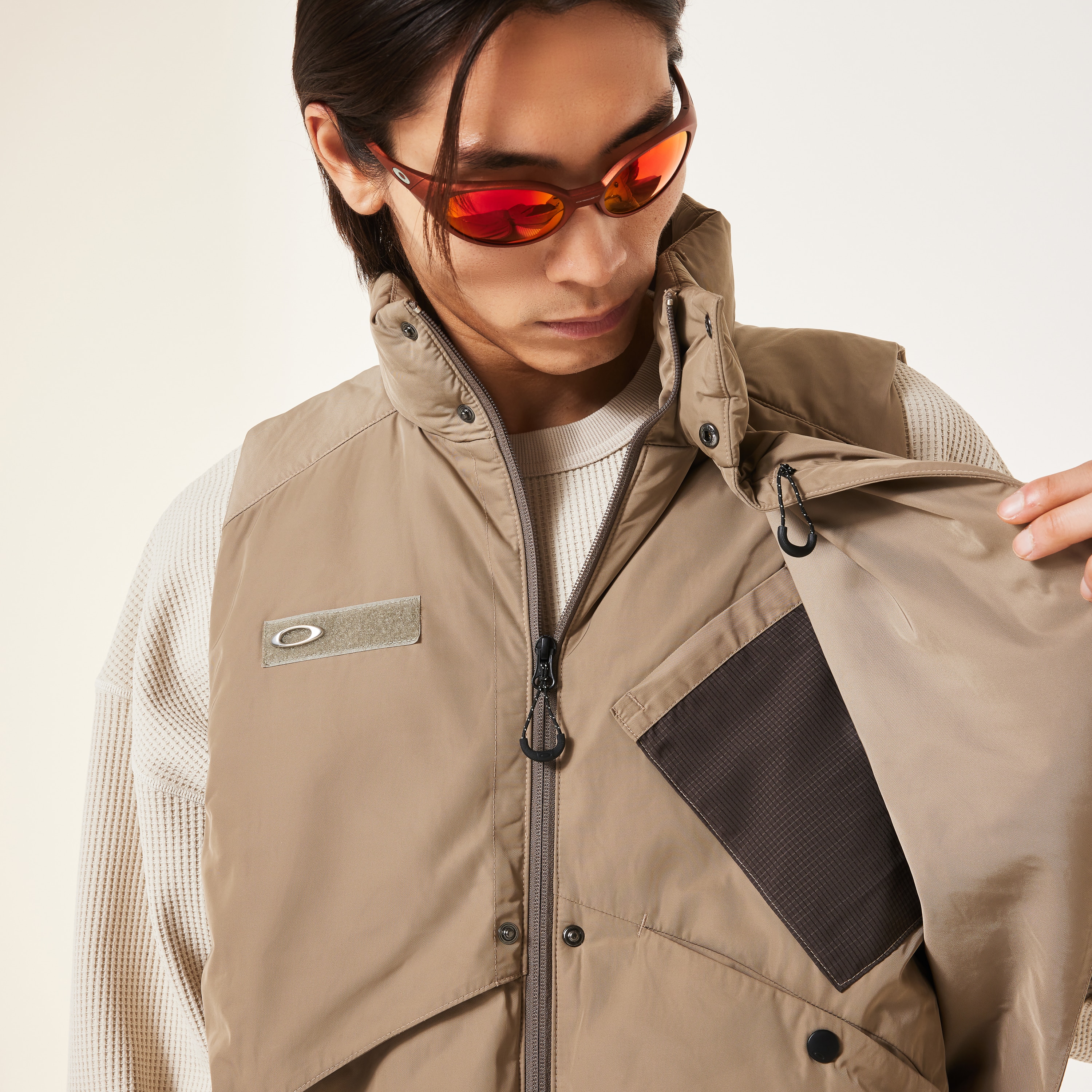 トップス OAKLEY FGL CPNW TACTICAL VEST 1.0 Oakley Fgl Cpnw Tactical Vest 1.0 - Blackout | Oakley® JP