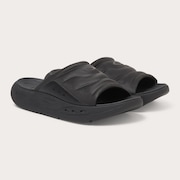 Studio Slide - Blackout