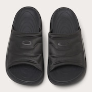 Studio Slide - Blackout