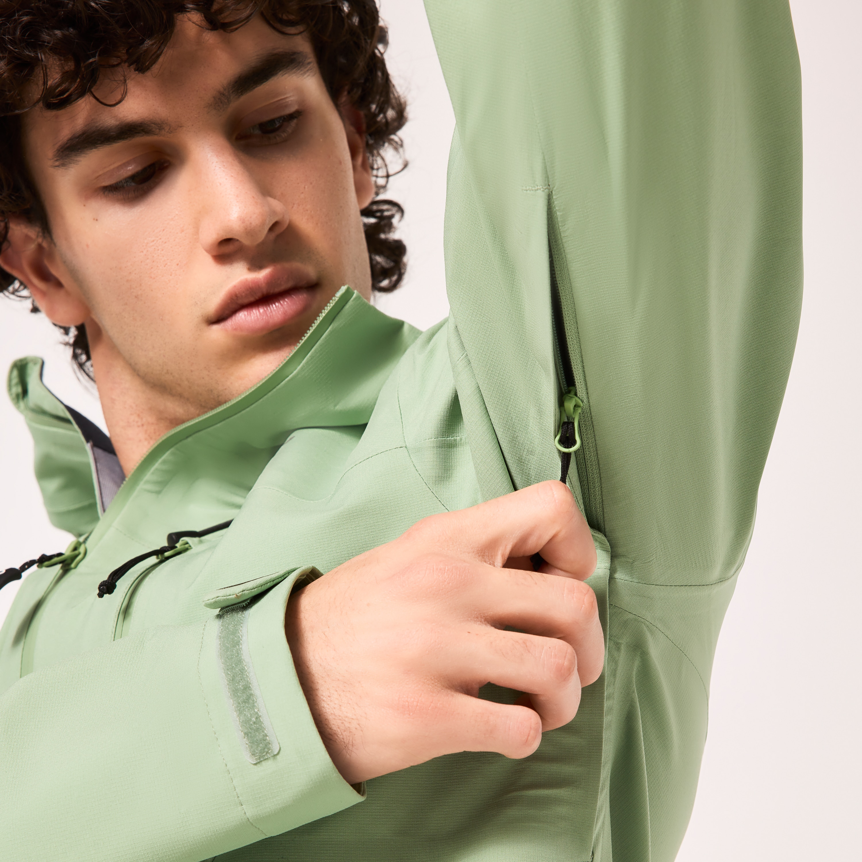 Oakley Elements Ultra Shell Jacket - New Jade | Oakley® US
