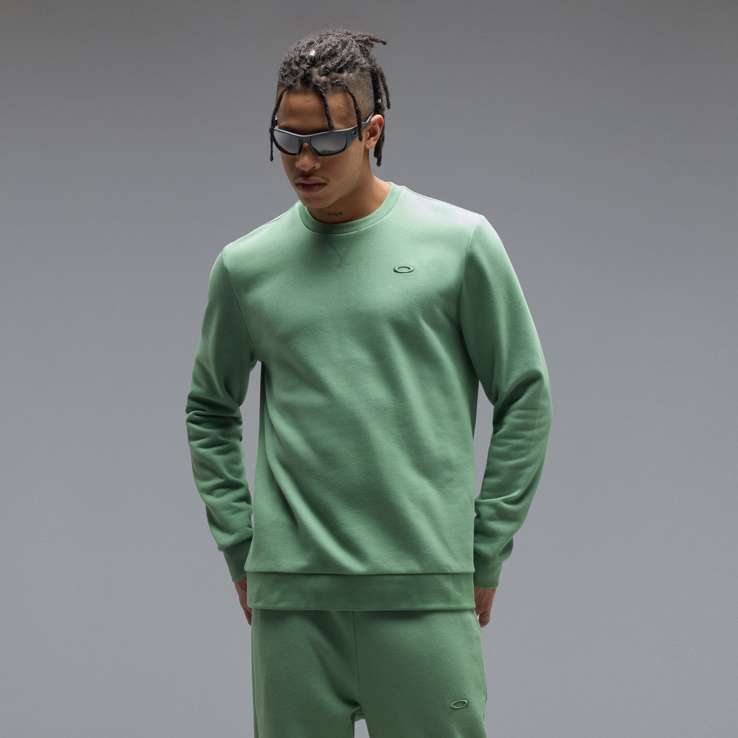 Oakley Relax Crew Sweatshirt 2.0 - Nile Green | Oakley® US
