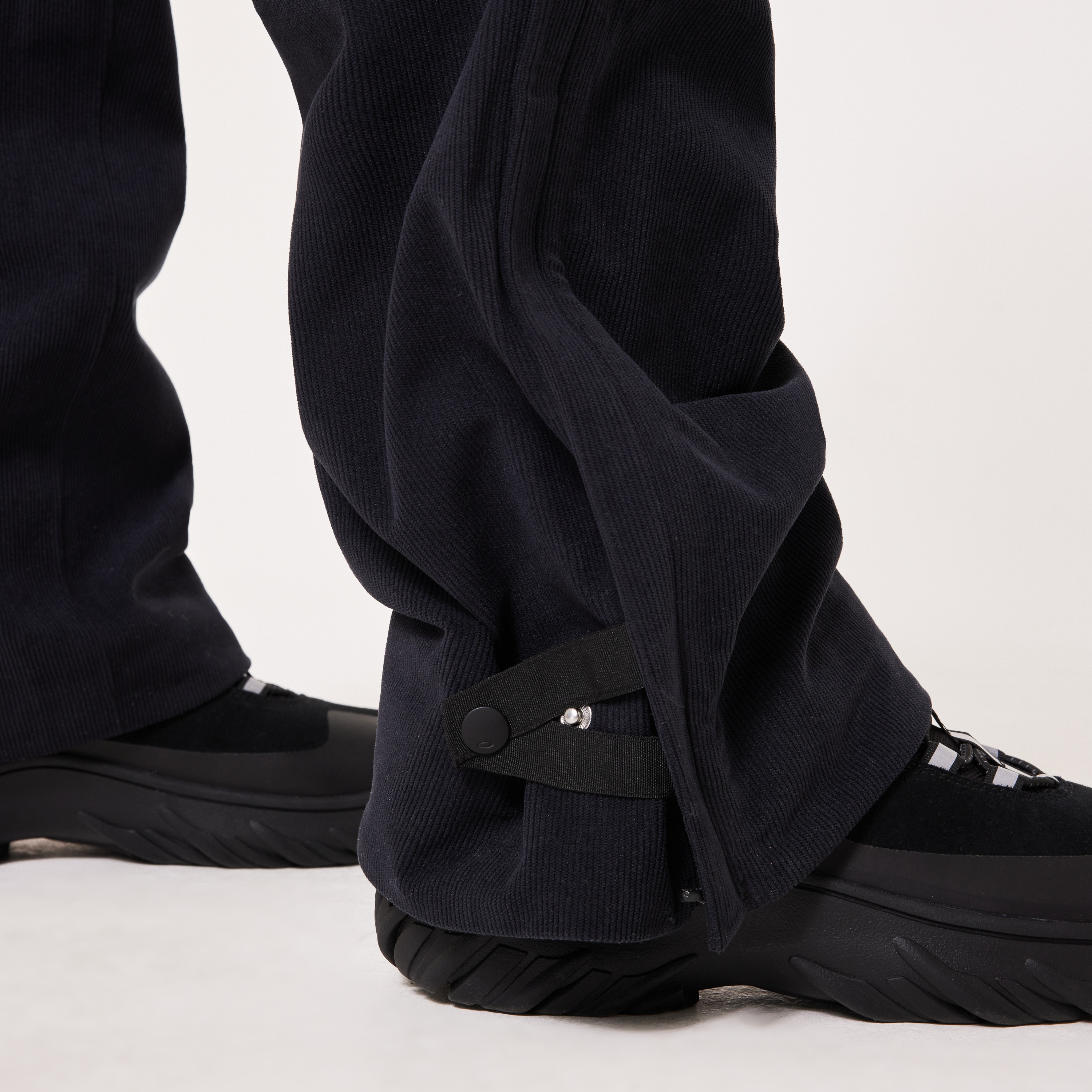 Oakley Latitude Flex Tech Pant - Blackout | Oakley® US