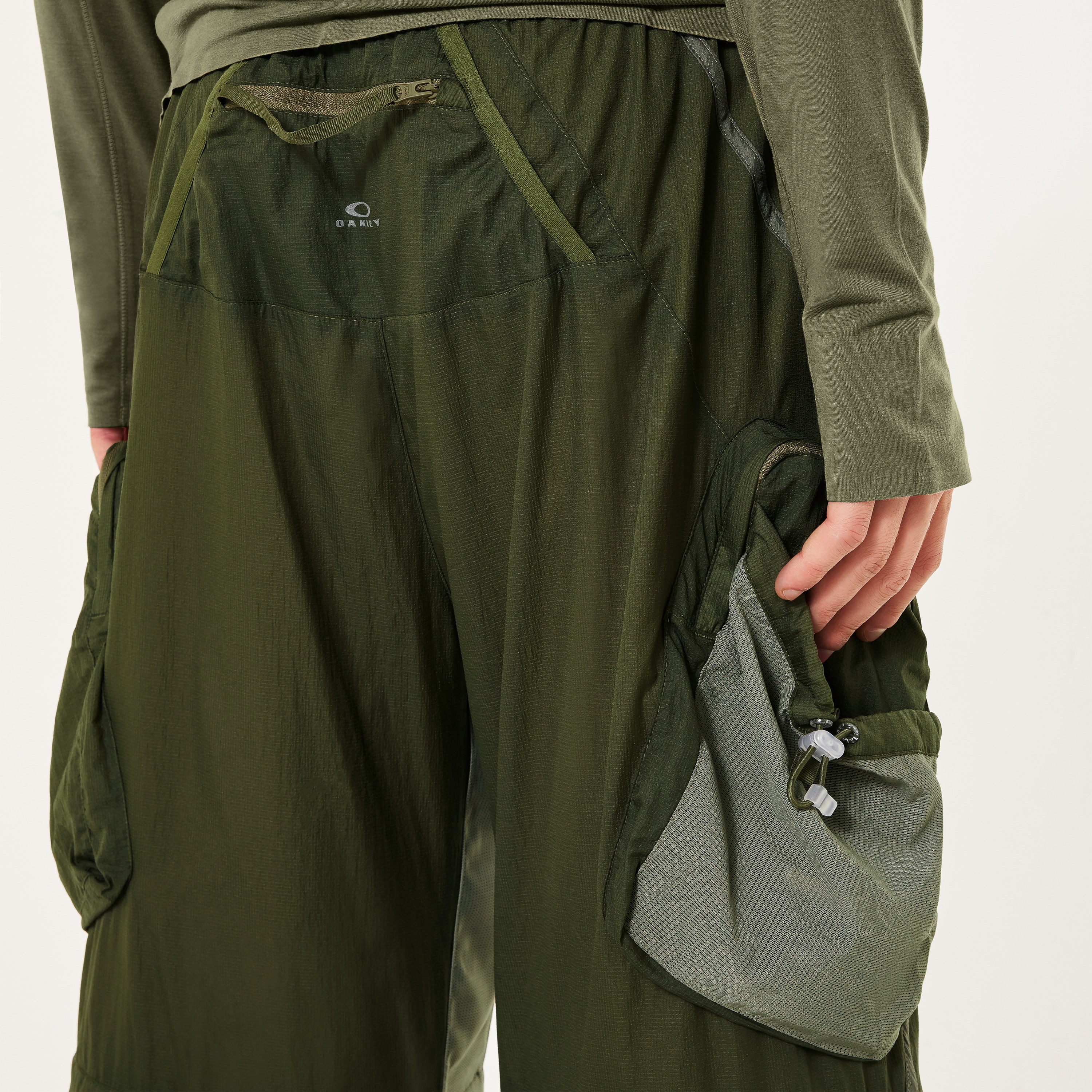 Oakley Latitude Flight Cargo Pant - Army Green | Oakley® US