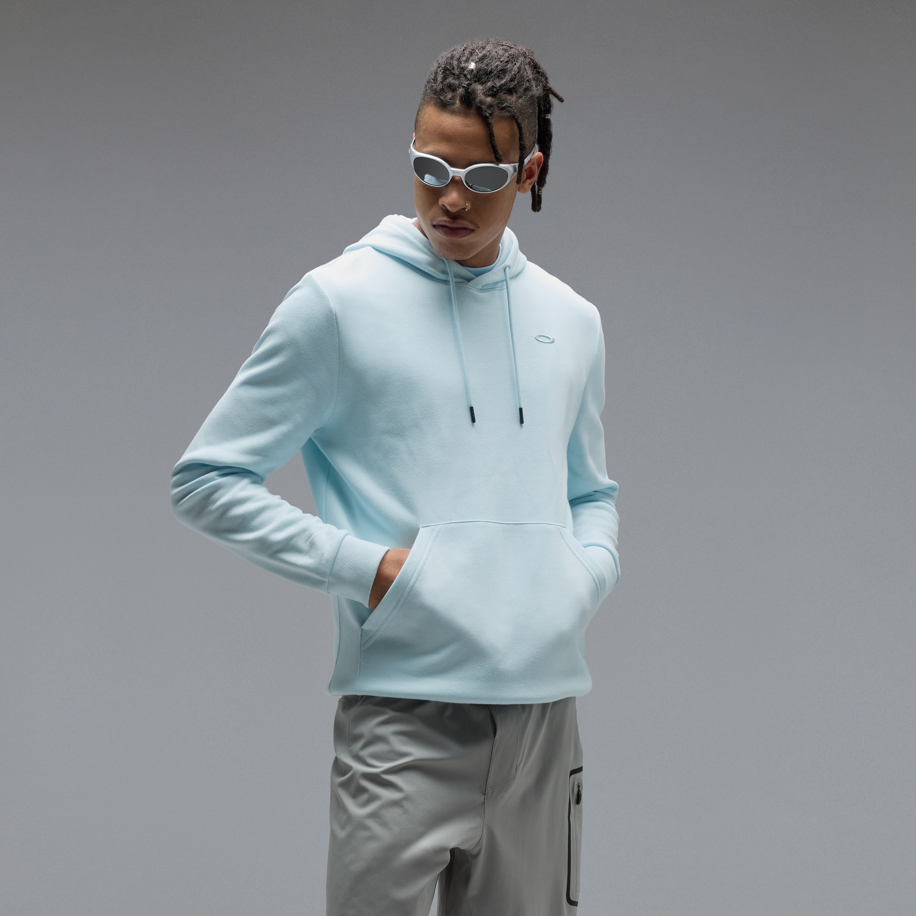 Oakley Relax Pullover Hoodie 2.0 in Frost | Oakley® US