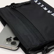 Essential Shoulder Pouch - Blackout