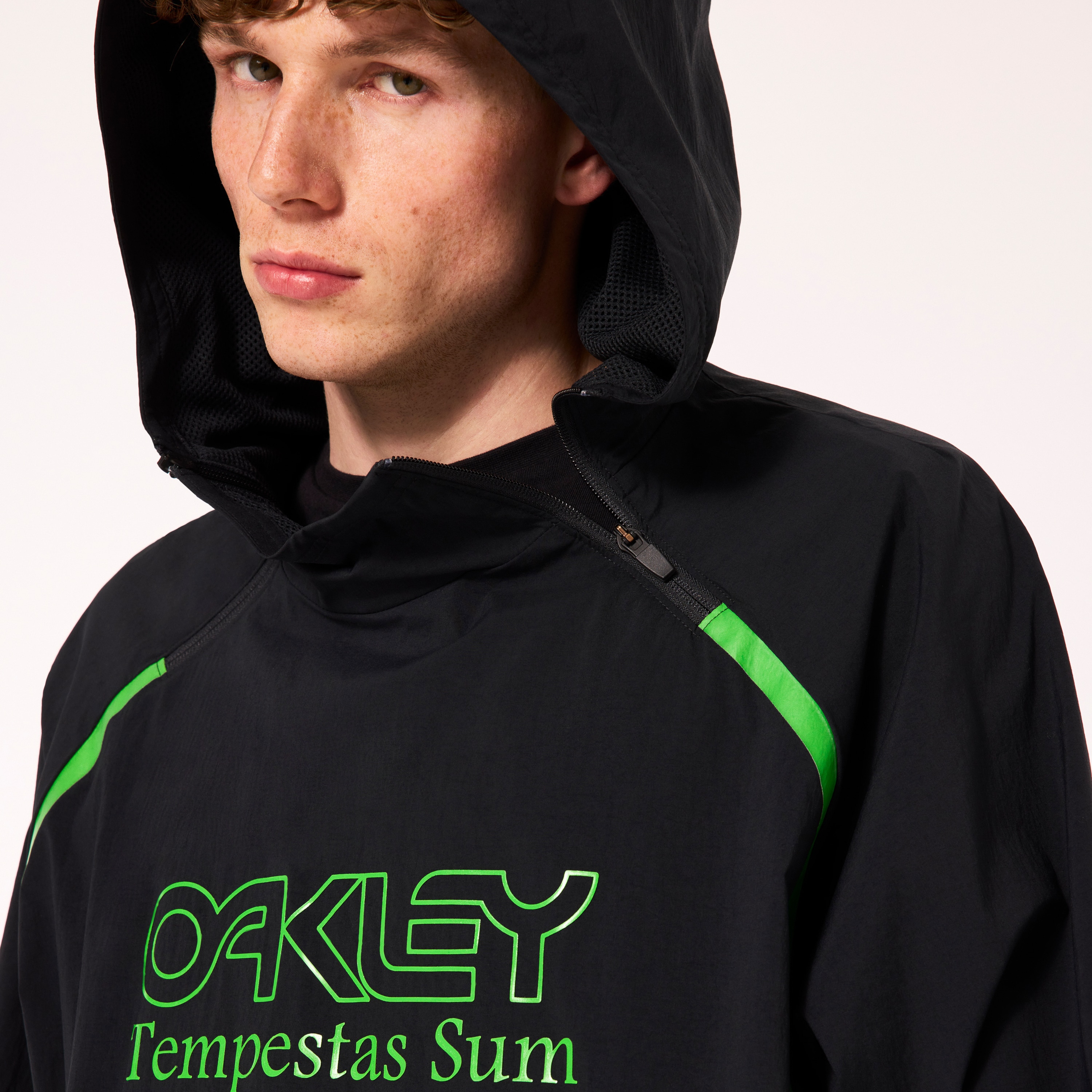 Oakley Tempestas Sum Anorak - Blackout | Oakley® | Official Oakley ...