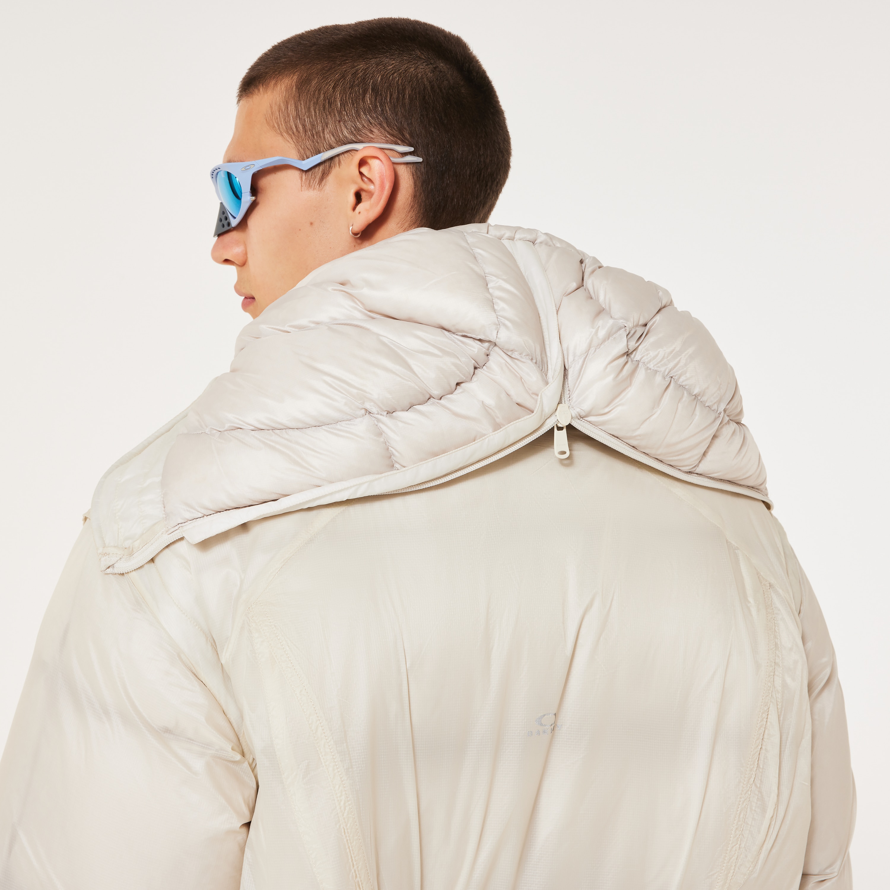 新品未使用✨️OAKLEY ホワイト フード付きジャケット XXL 新品未使用✨️OAKLEY ホワイト フード付きジャケット XXL 2025
