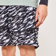 Striking Wind Shorts 9.0 - Black Print
