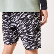 Striking Wind Shorts 9.0 - Black Print