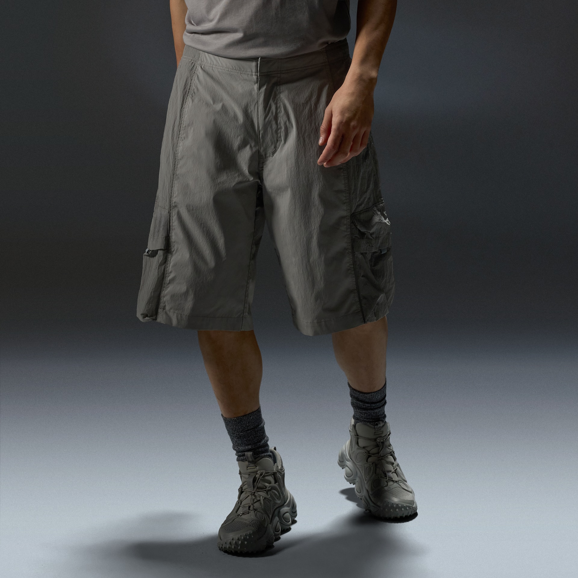 Oakley Reserve Momento Chargo Short in Cement | Oakley® US