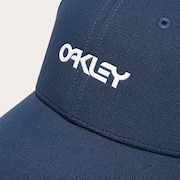 6 Panel Stretch Metallic Hat - Abyss/White