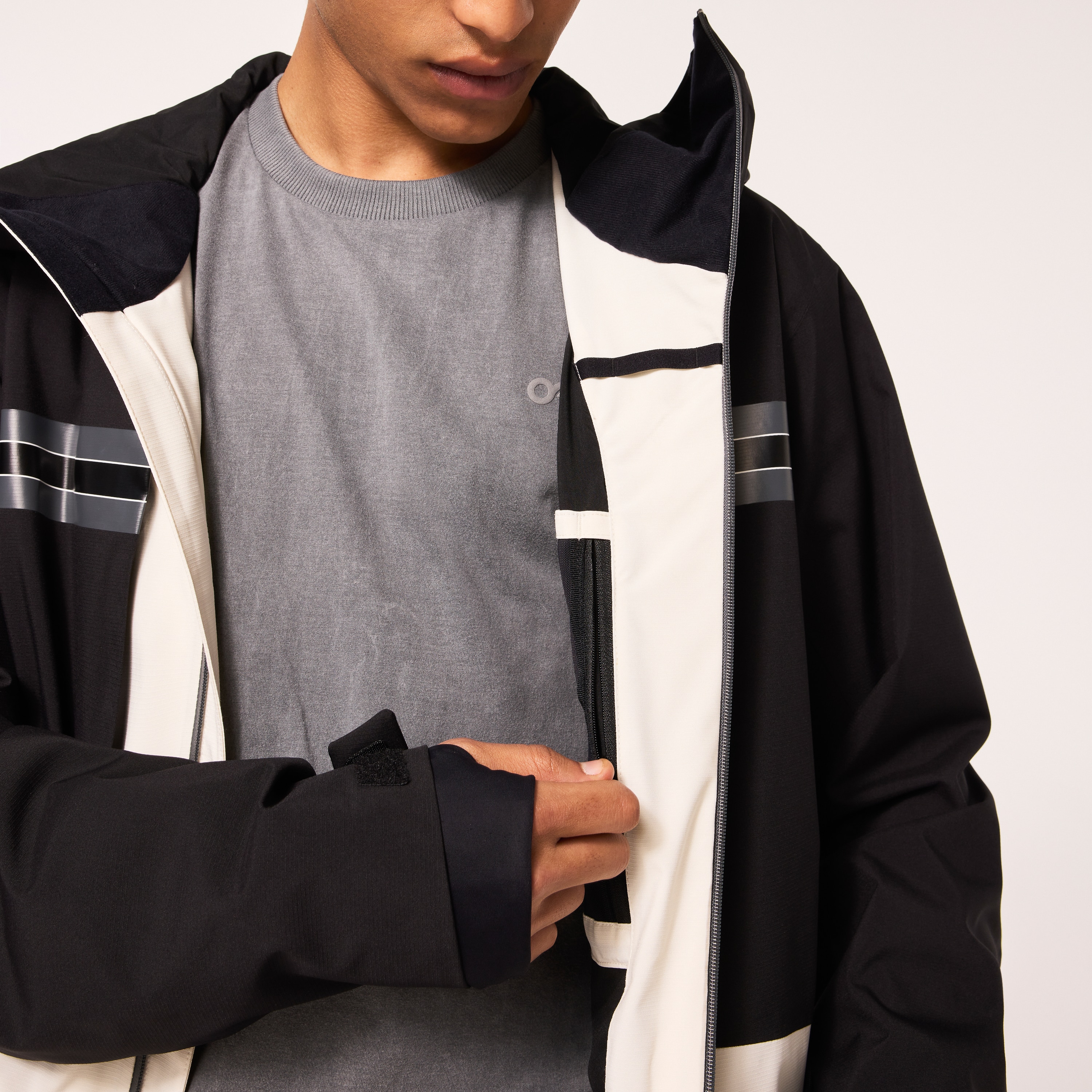 Oakley Tc Reduct Earth Shell Jacket - Arctic White/Blackout Oakley Tc Reduct Earth Shell Jacket - Arctic White/Blackout