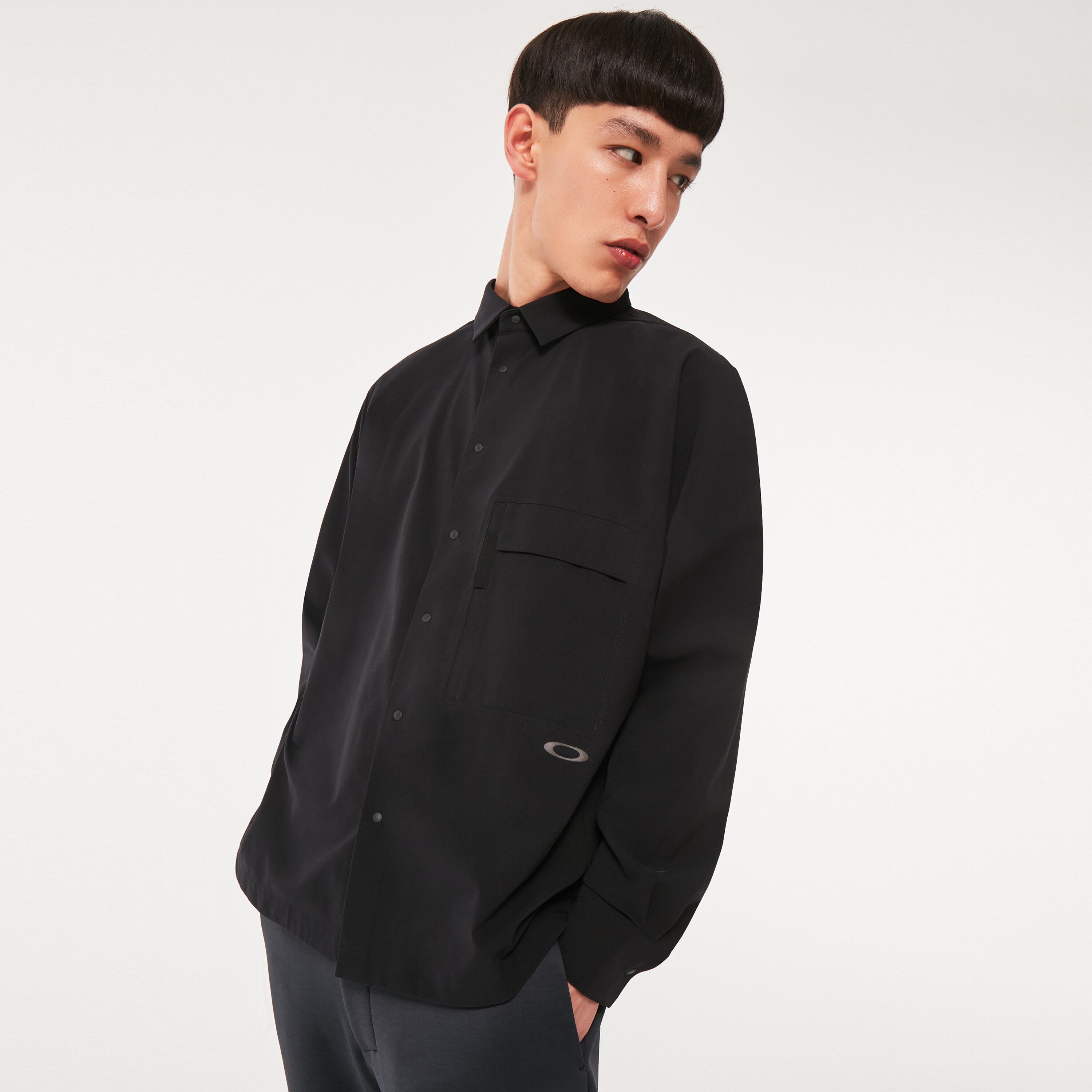 オークリー ブラック シャツ ビッグシルエット Rs Shell Commute Oakley Rs Shell Consistent L/S Shirt - Blackout | Oakley® 日本