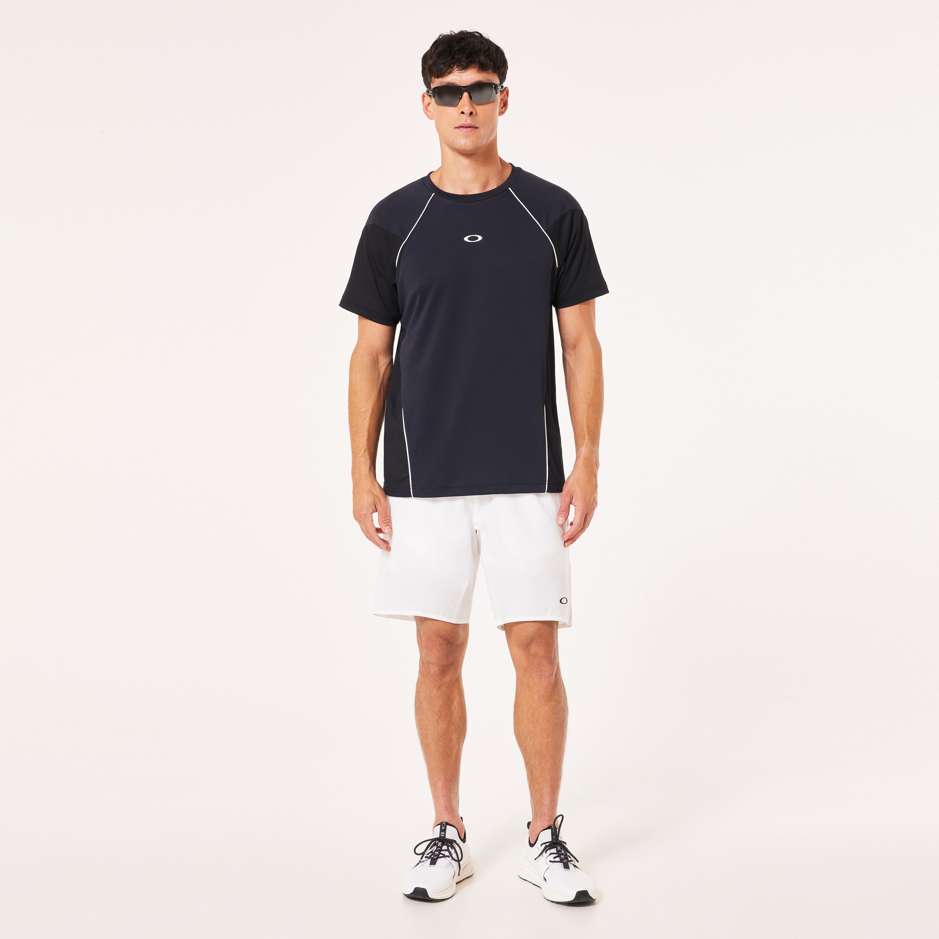 なお Oakley Slant Plain Tee 10.0 - Blackout | Oakley® JP