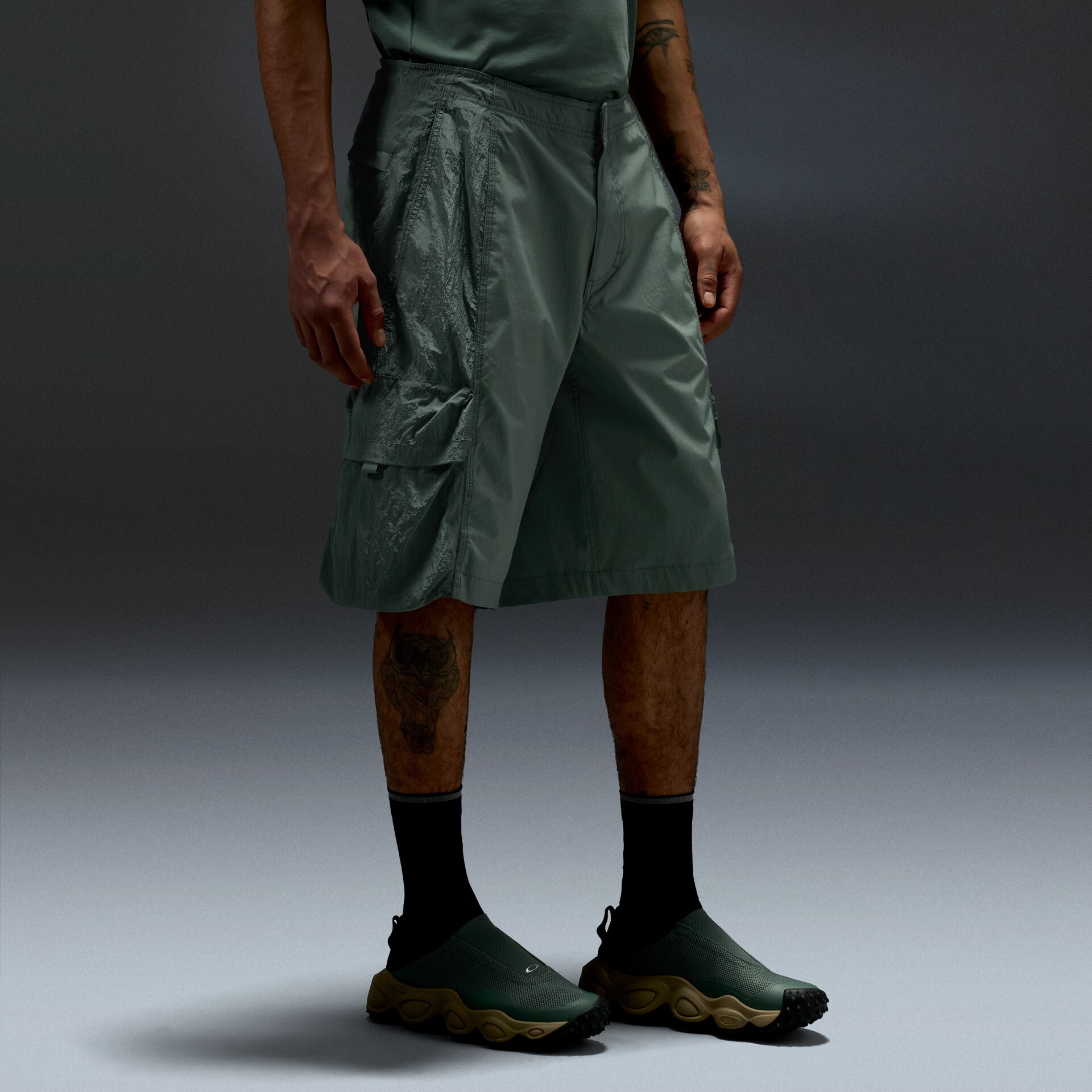 Oakley Reserve Momento Chargo Short in Cement | Oakley® US