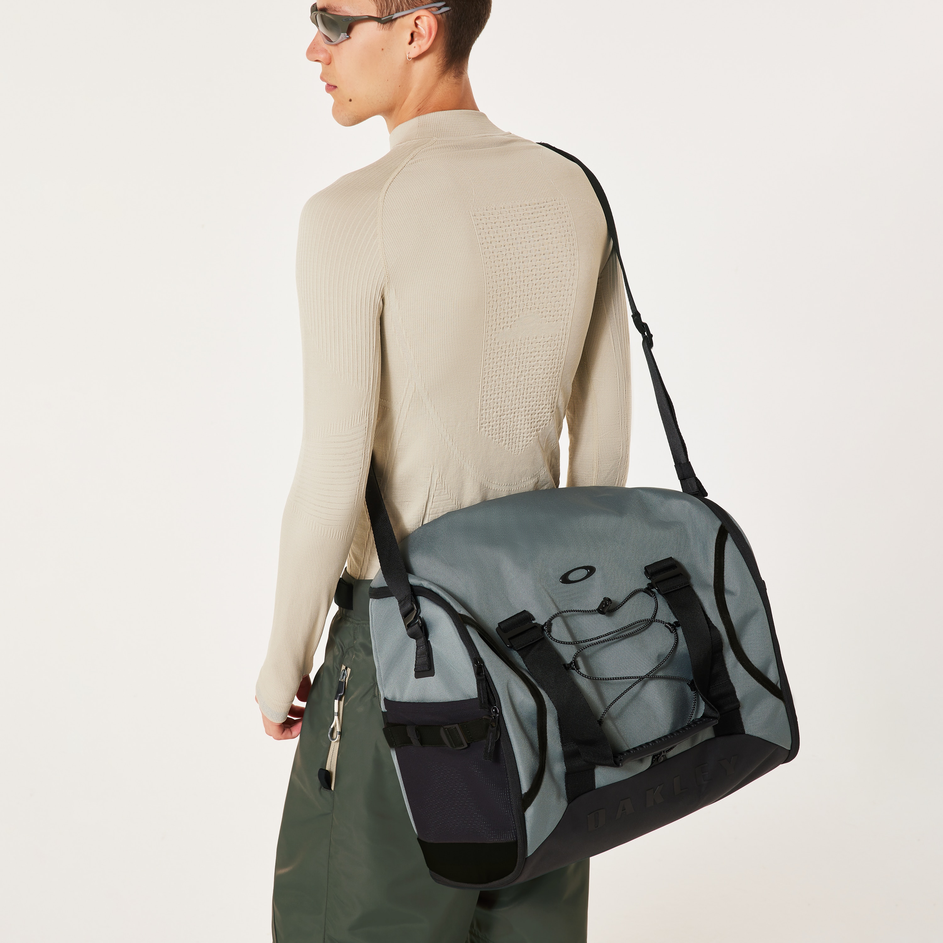 Oakley Latitude Expedition Bag - Blackout | Oakley® US