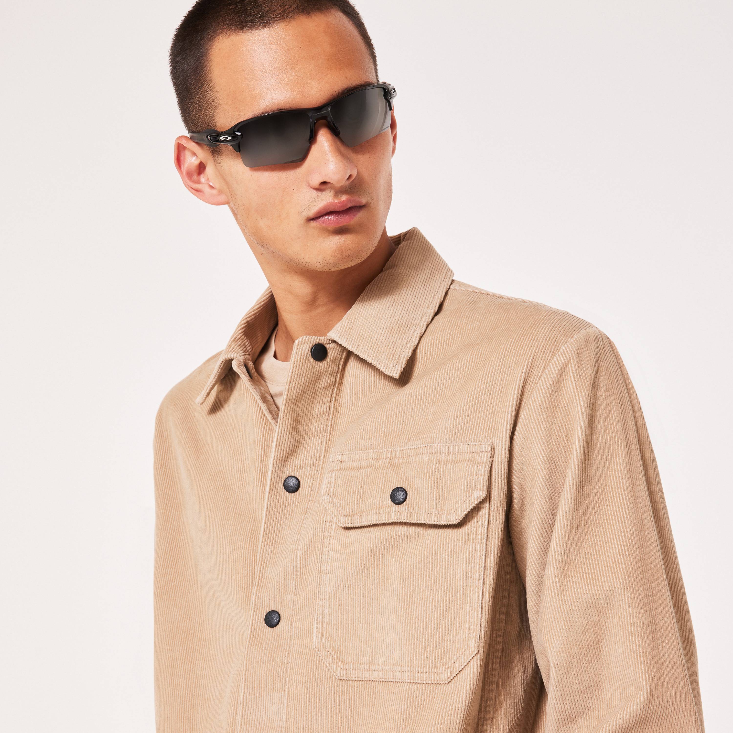【U LAN】Cozy Button Corduroy Padding Oakley Roam Commuter Corduroy LS - Humus | Oakley® US