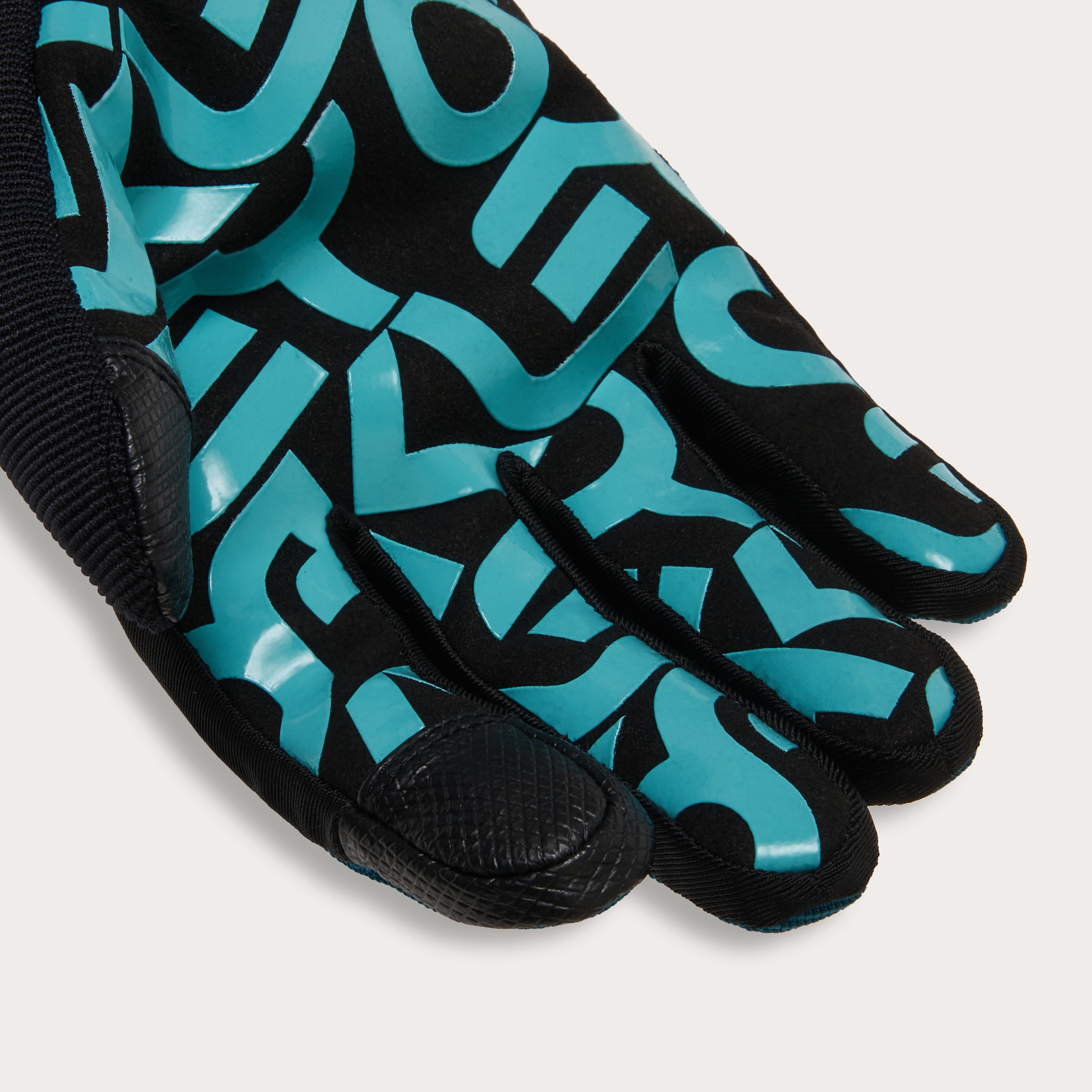 Oakley Factory Pilot Core Glove - Blackout | Oakley® US