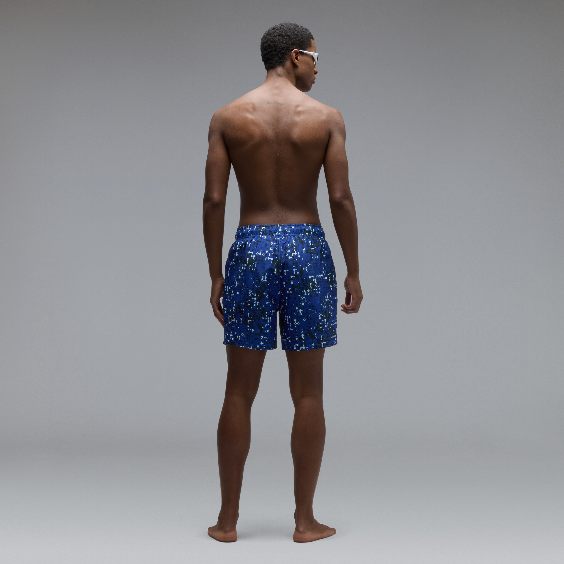 Oakley All Hibiscus 17'' Beachshort in Monog Pixels Elect Blue