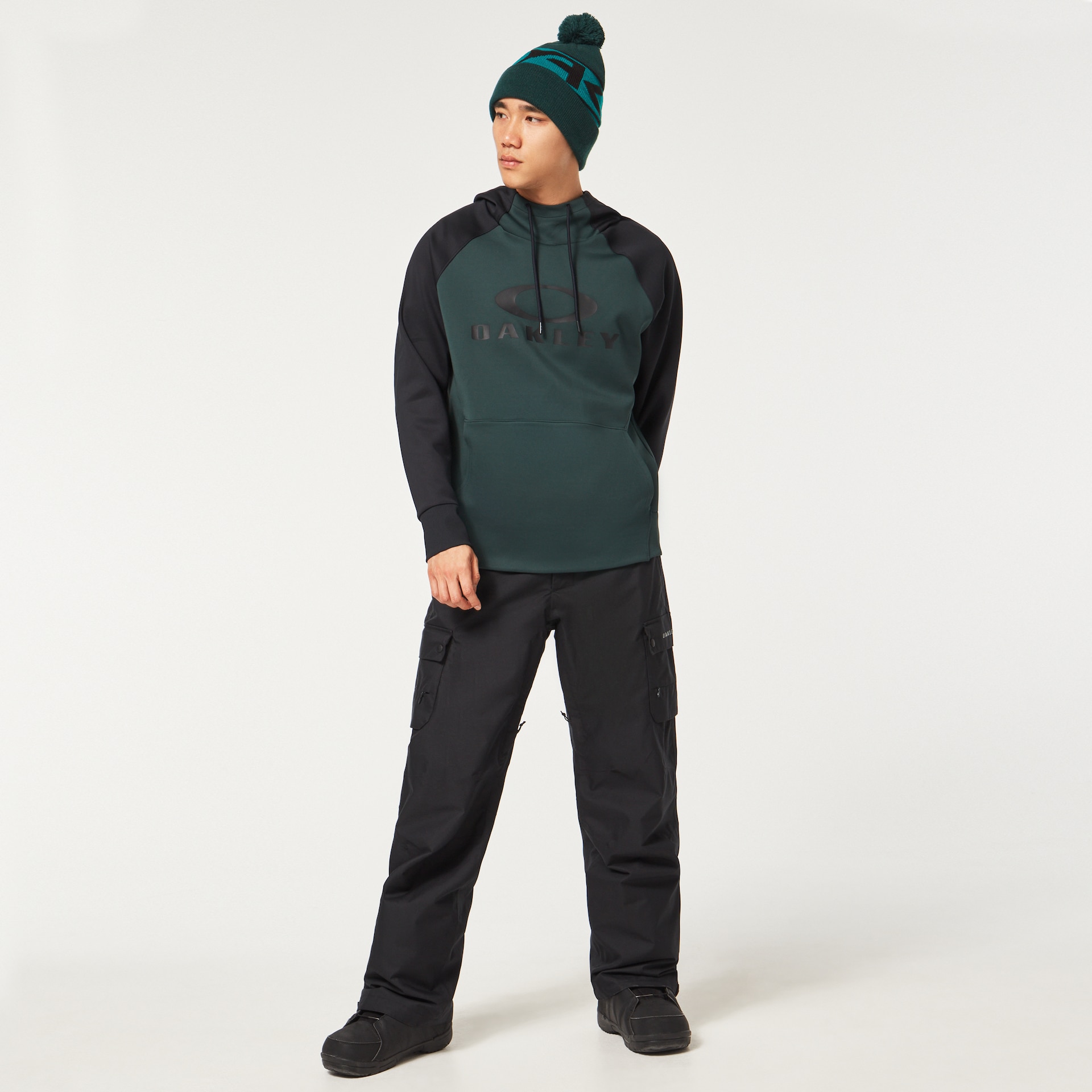 Oakley Pivot Cargo Shell Pant in Blackout | Oakley® US