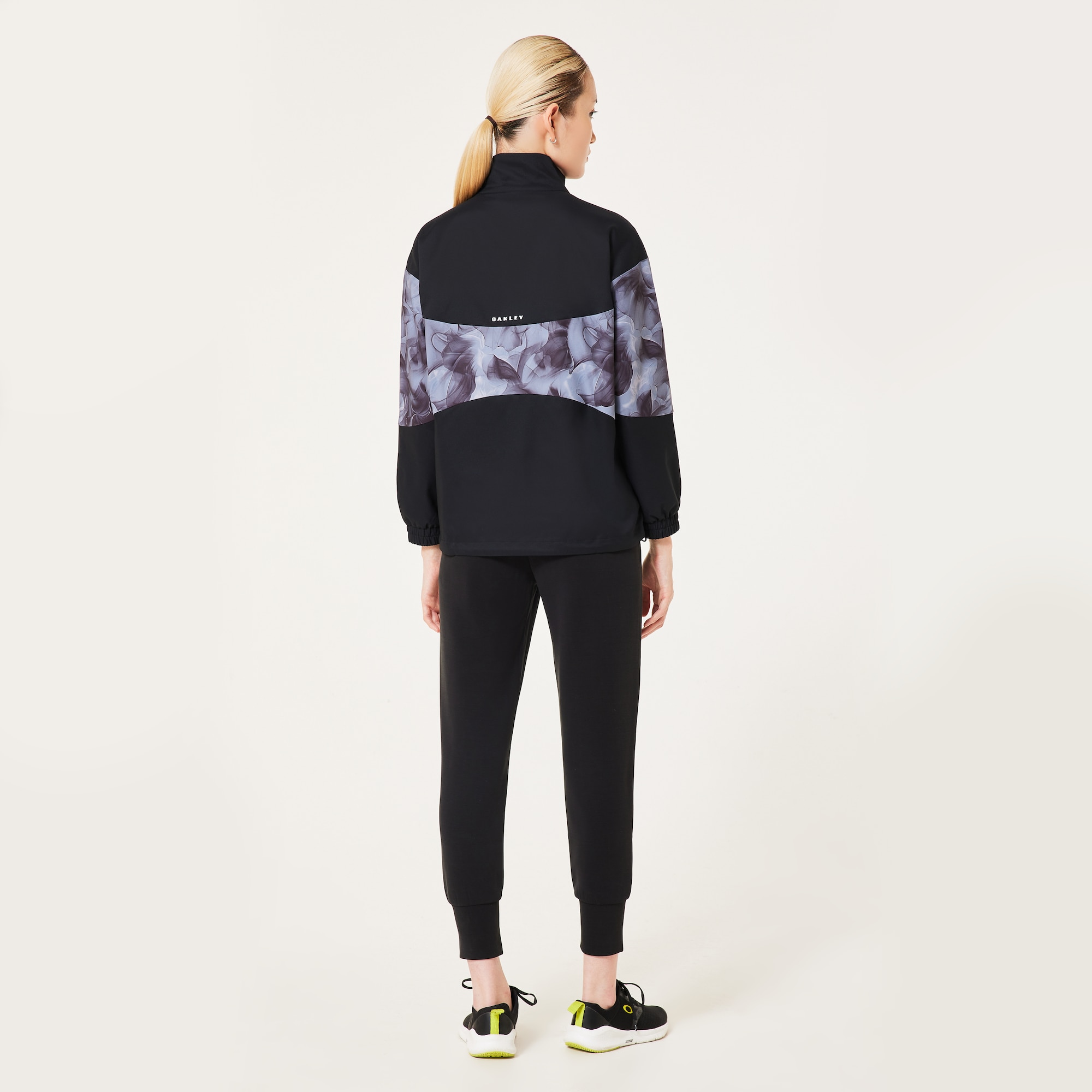 Oakley Radiant Mobility Jkt 9.0 in Blackout | Oakley® JP