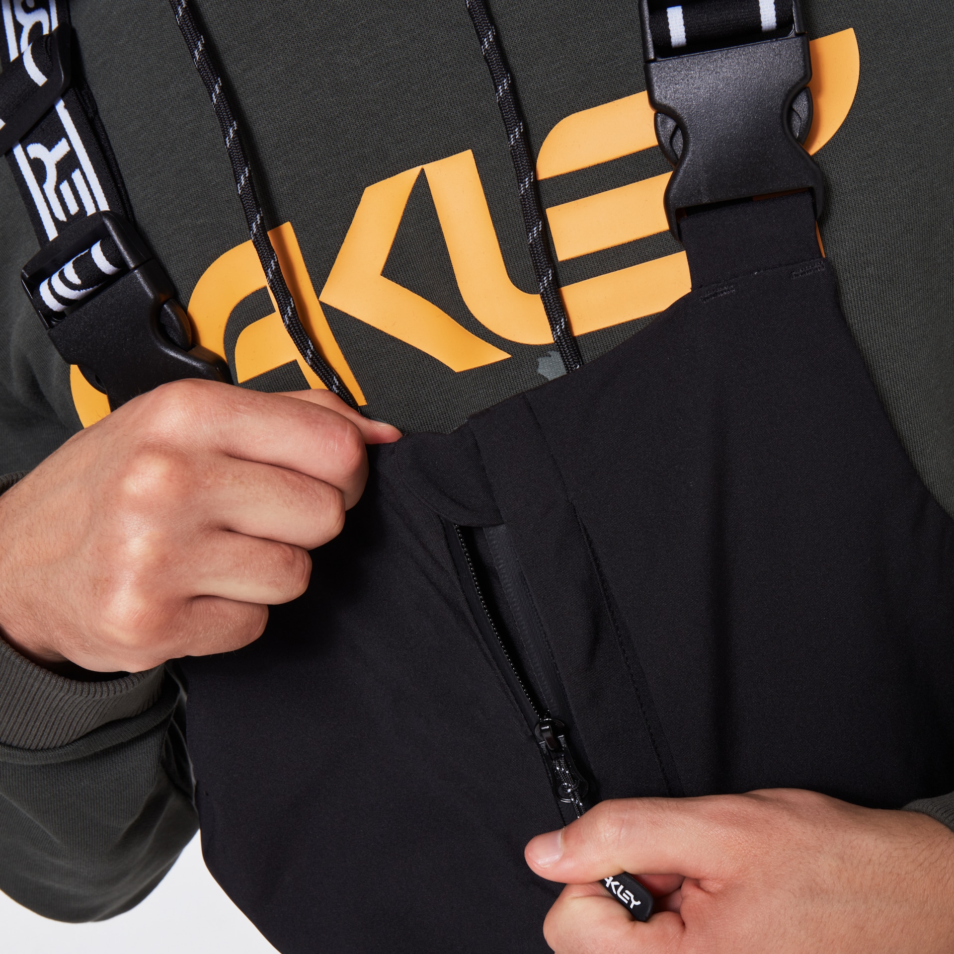 OAKLEY TNP SHELL BIB ビブ　ルーズ Oakley TNP Shell BIB in Blackout | Oakley® CA