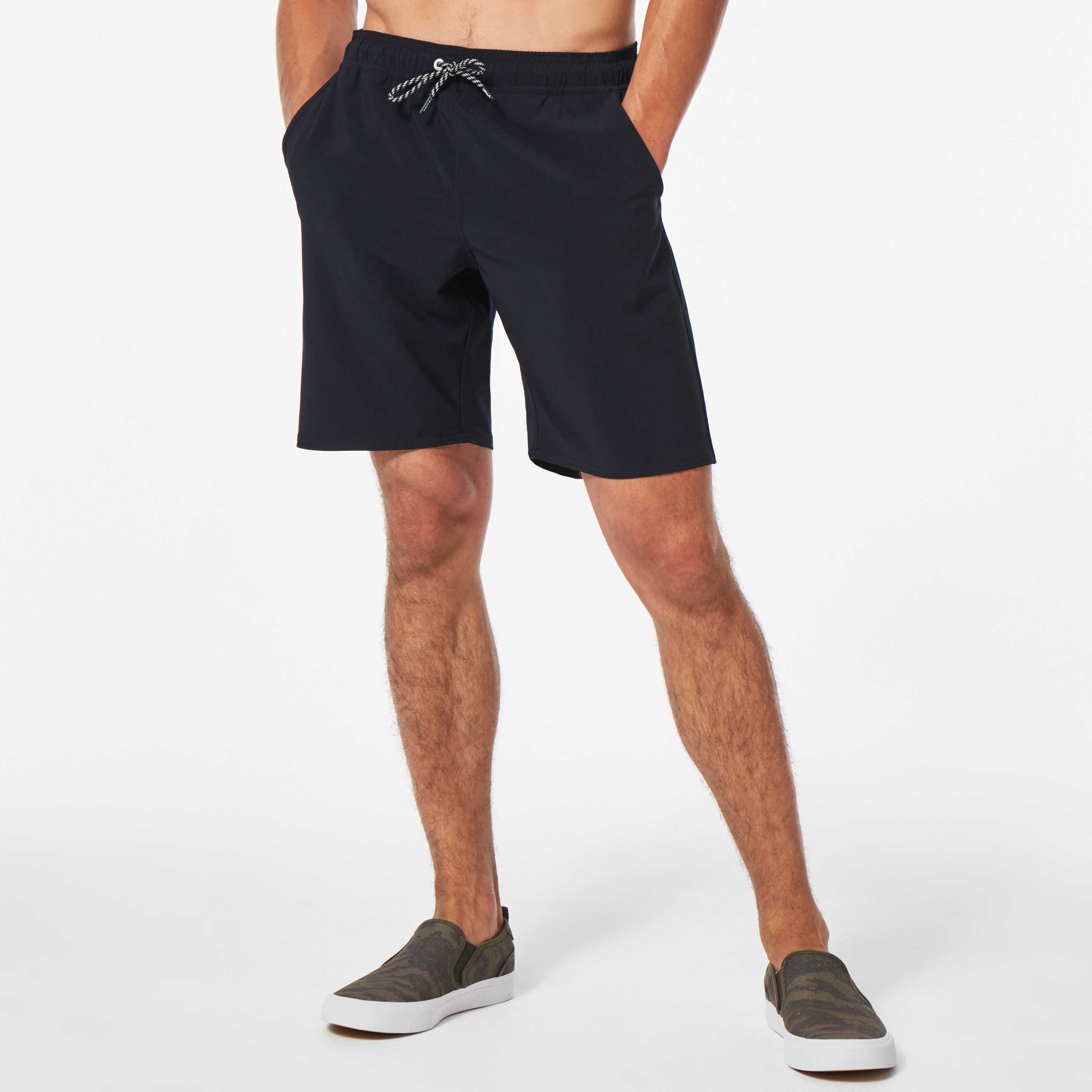 Oakley Transport Hybrd Packable Short in Blackout | Oakley® US